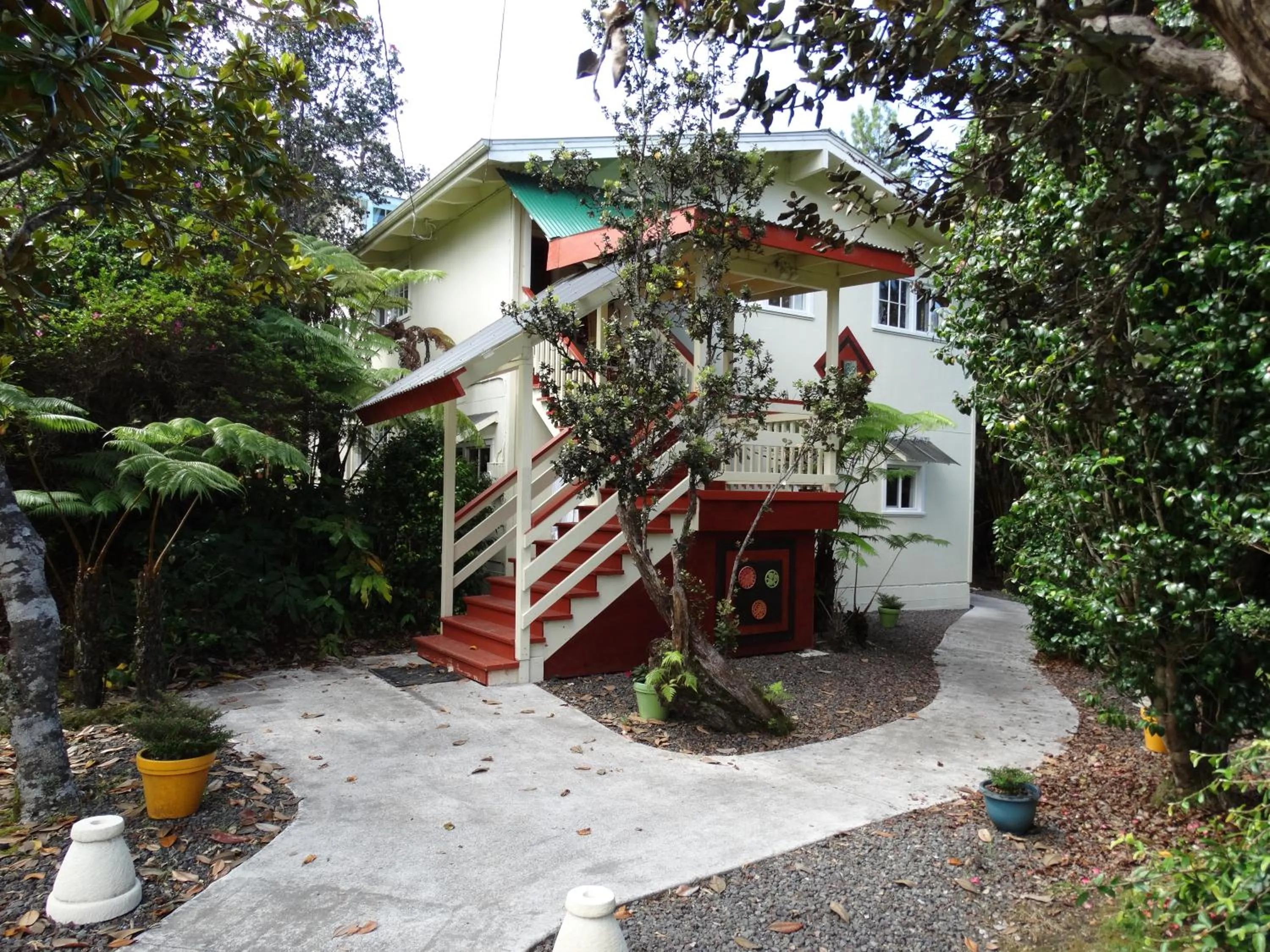 Property building in Volcano Hale