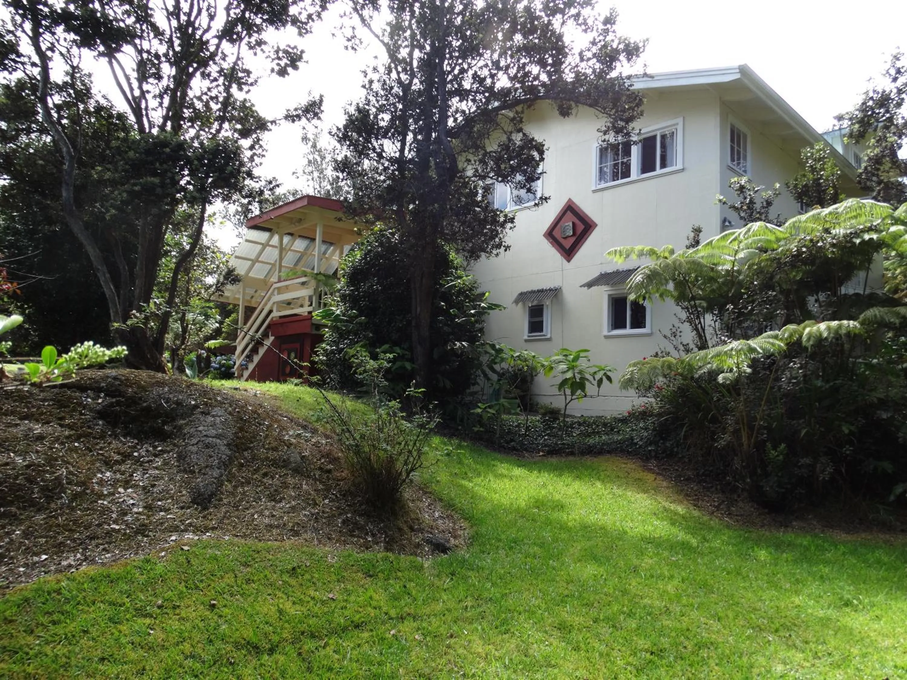 Property building in Volcano Hale