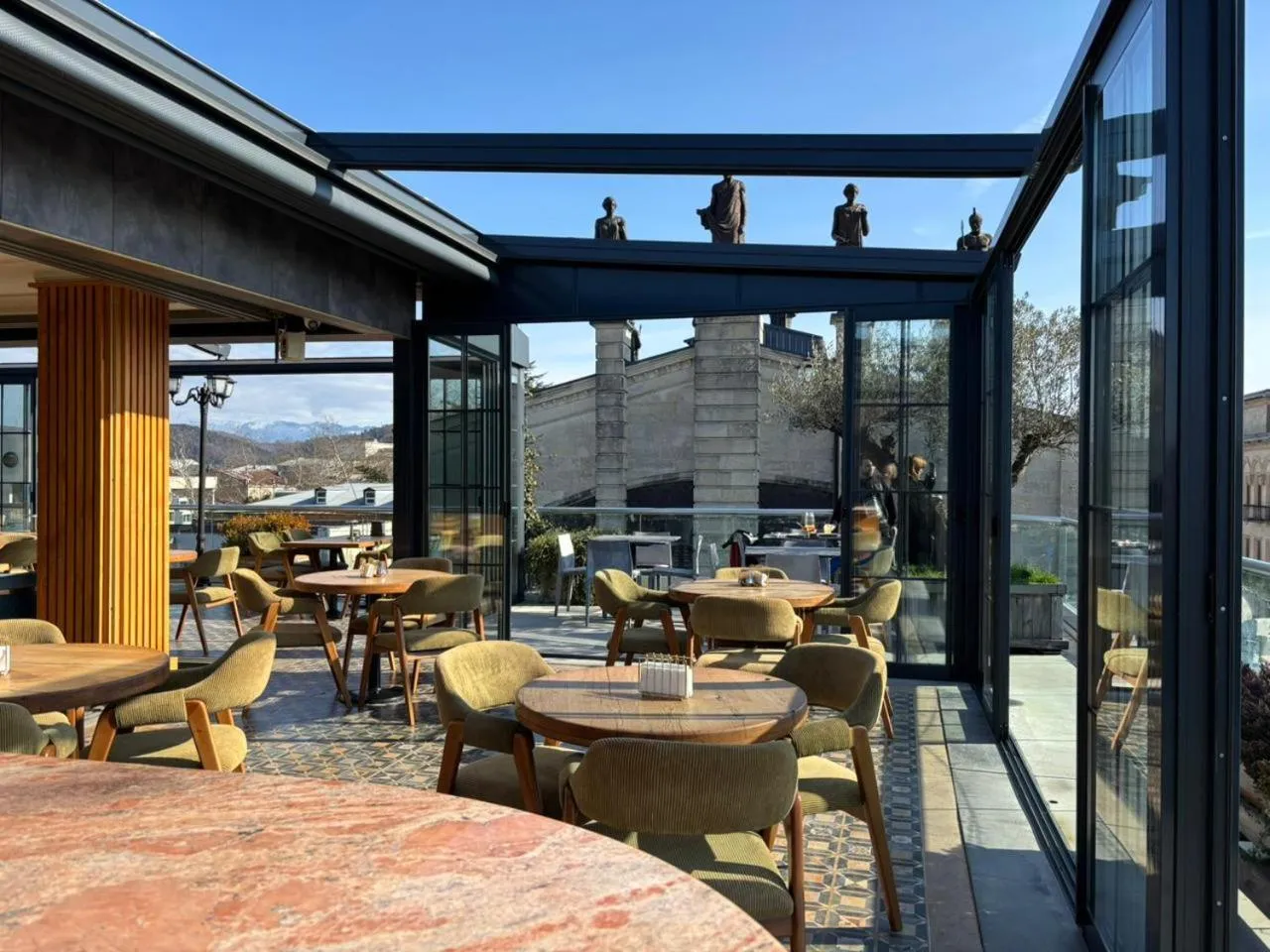 Restaurant/places to eat in Grand Opera Hotel