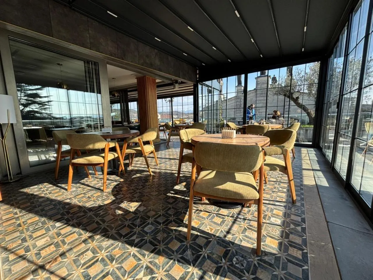 Restaurant/places to eat in Grand Opera Hotel