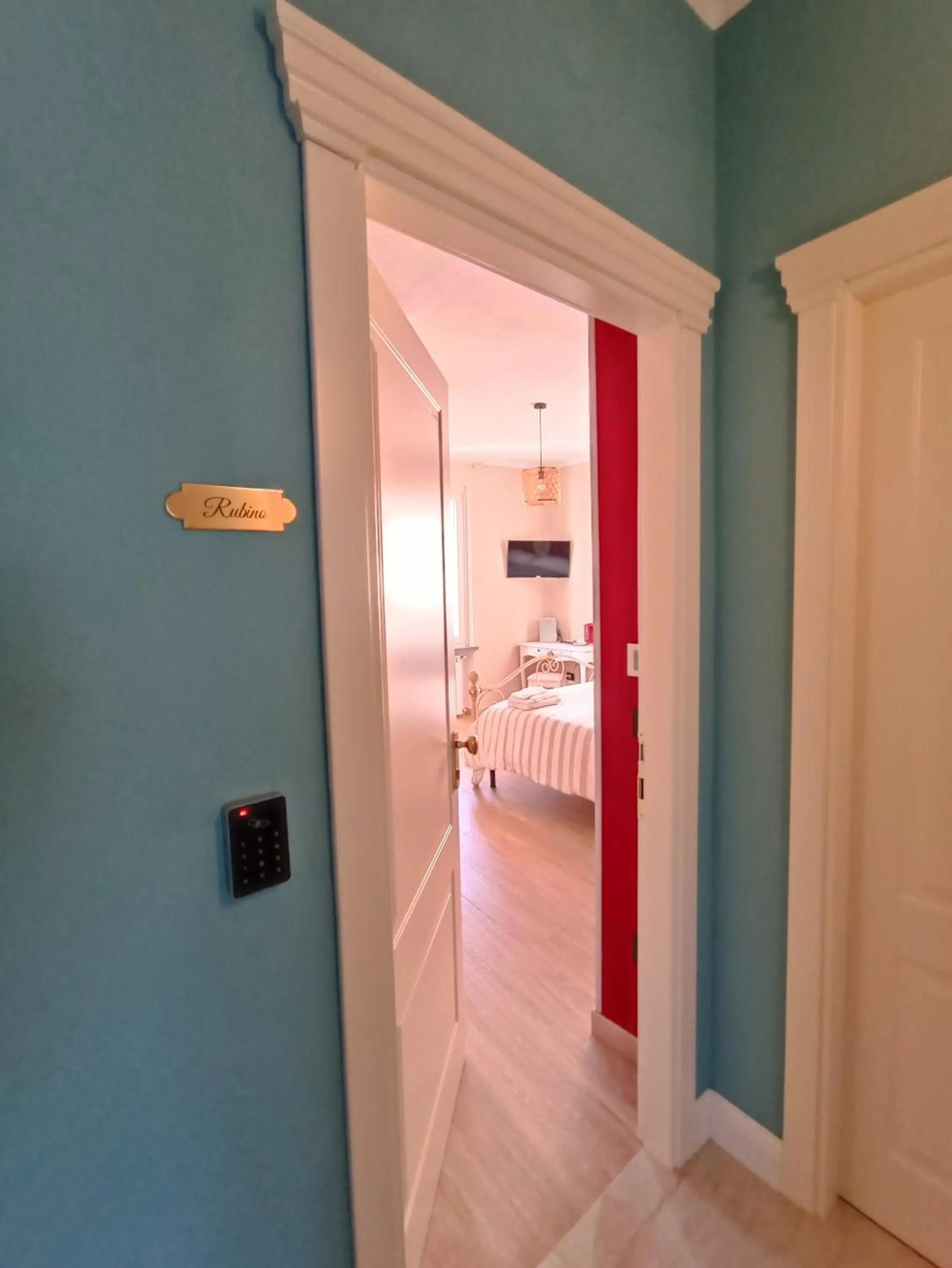 Bed in B&B VILLA PREZIOSA LAGO MAGGIORE