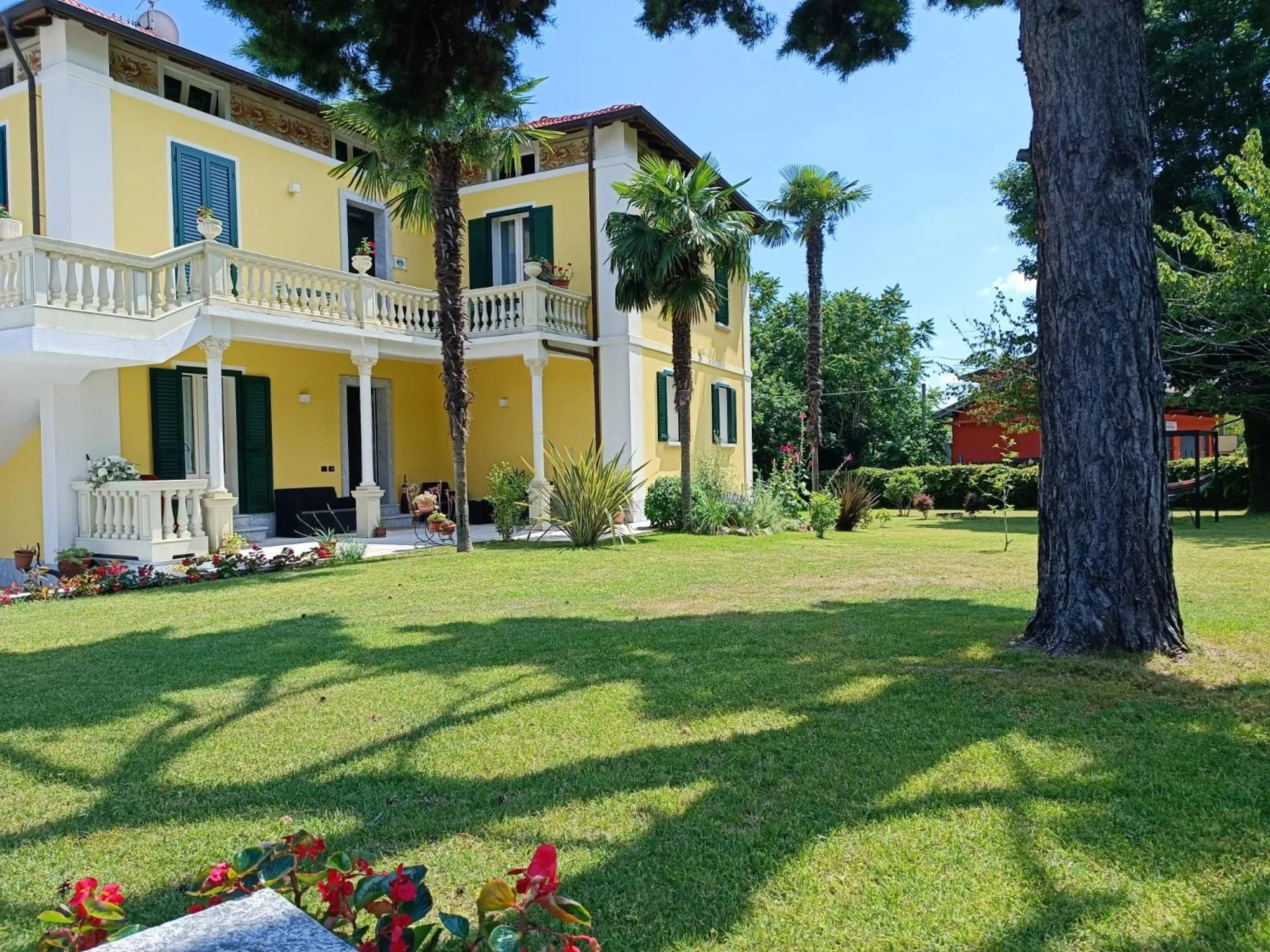Property building in B&B VILLA PREZIOSA LAGO MAGGIORE
