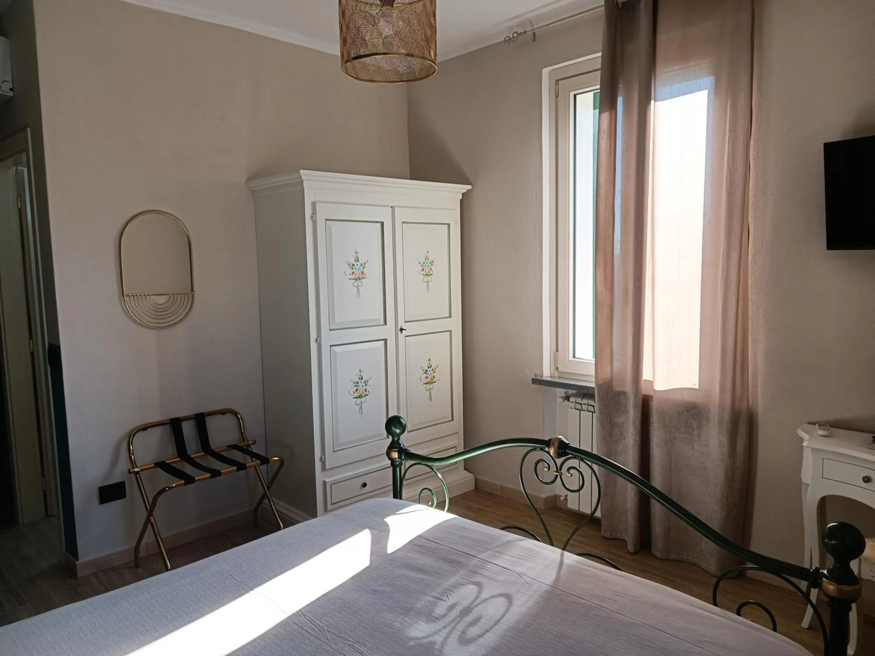 Bed in B&B VILLA PREZIOSA LAGO MAGGIORE