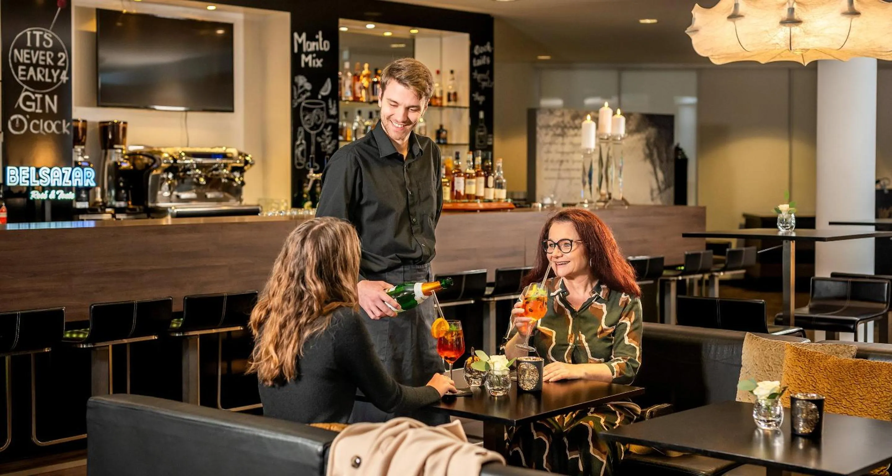 Lounge or bar in Victor's Residenz-Hotel München
