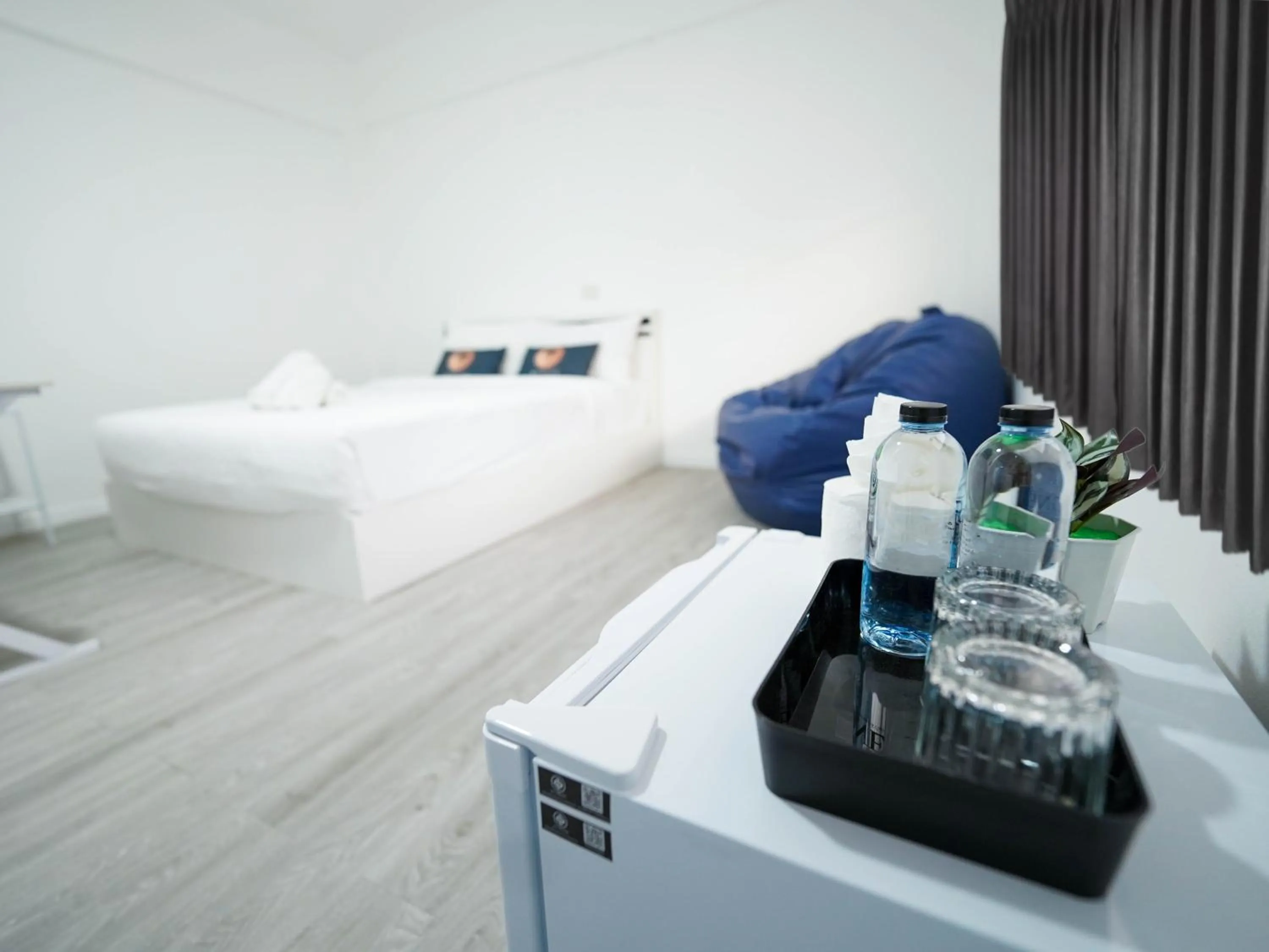 Photo of the whole room, Bed in RoomQuest North Pattaya Light Collection