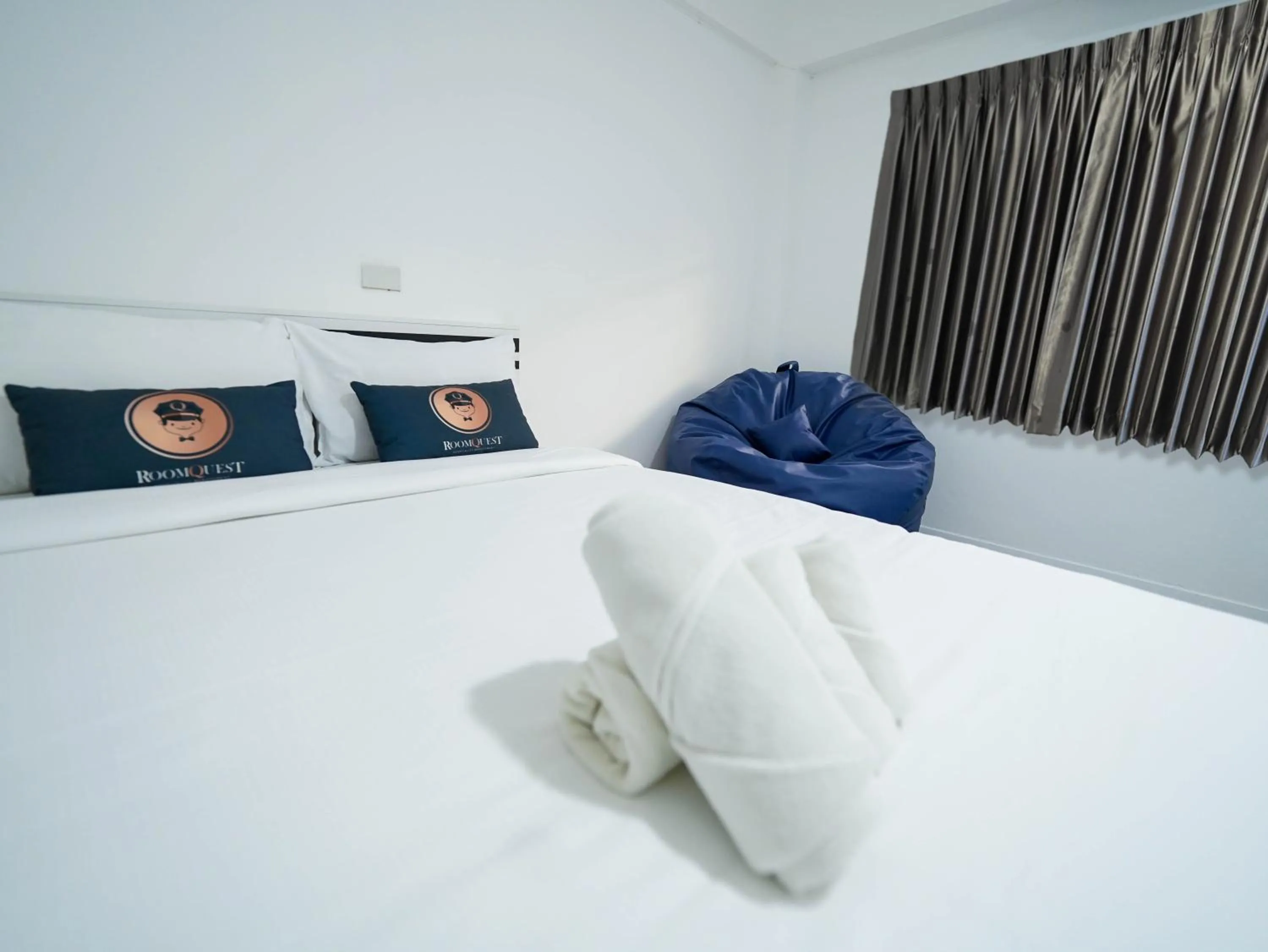 Bedroom, Bed in RoomQuest North Pattaya Light Collection