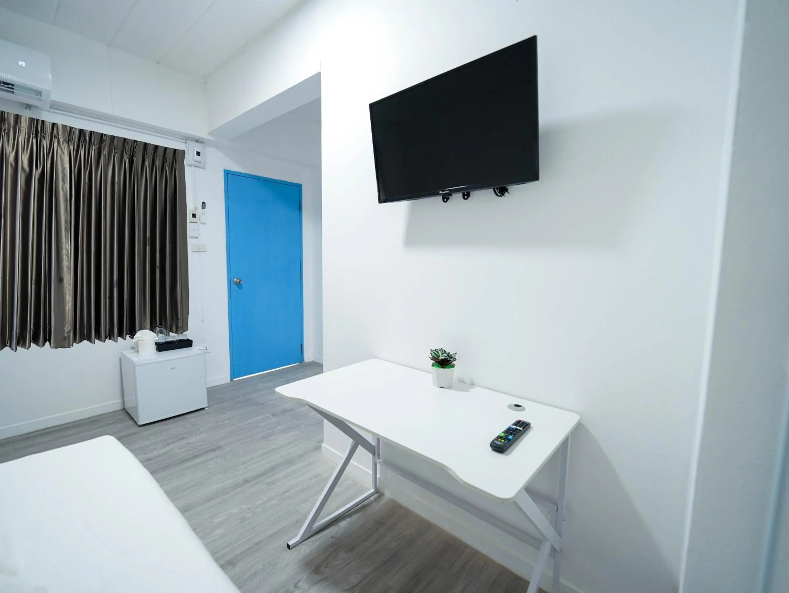 TV and multimedia, Bed in RoomQuest North Pattaya Light Collection