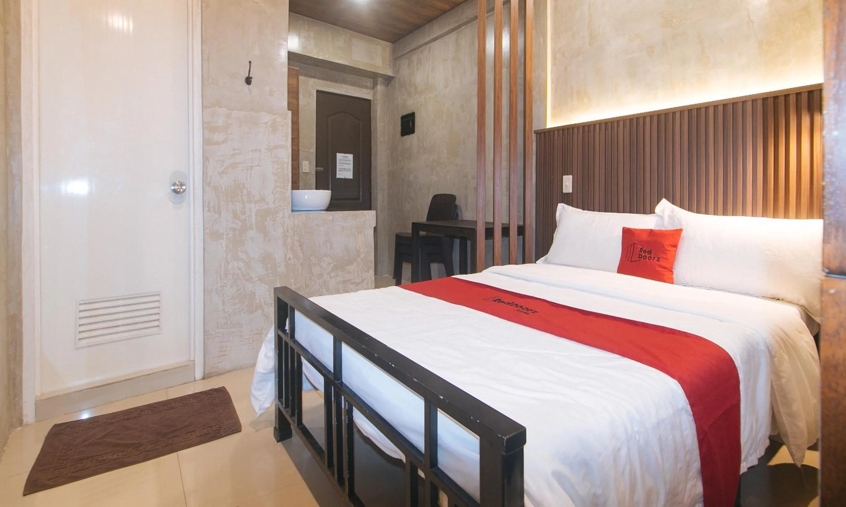 Bed in RedDoorz at MBB Room NAIA 2