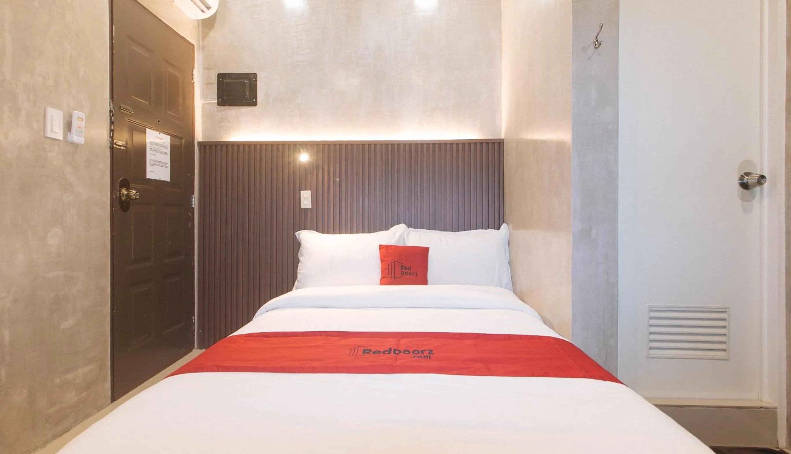 Bed in RedDoorz at MBB Room NAIA 2