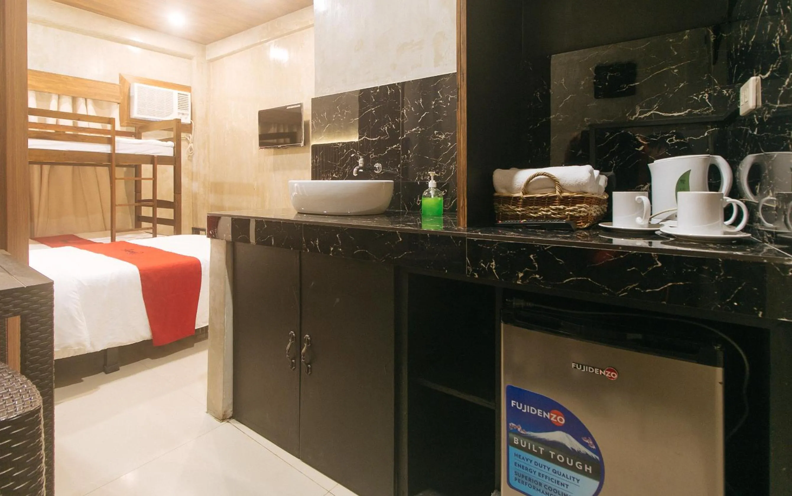 Bed in RedDoorz at MBB Room NAIA 2