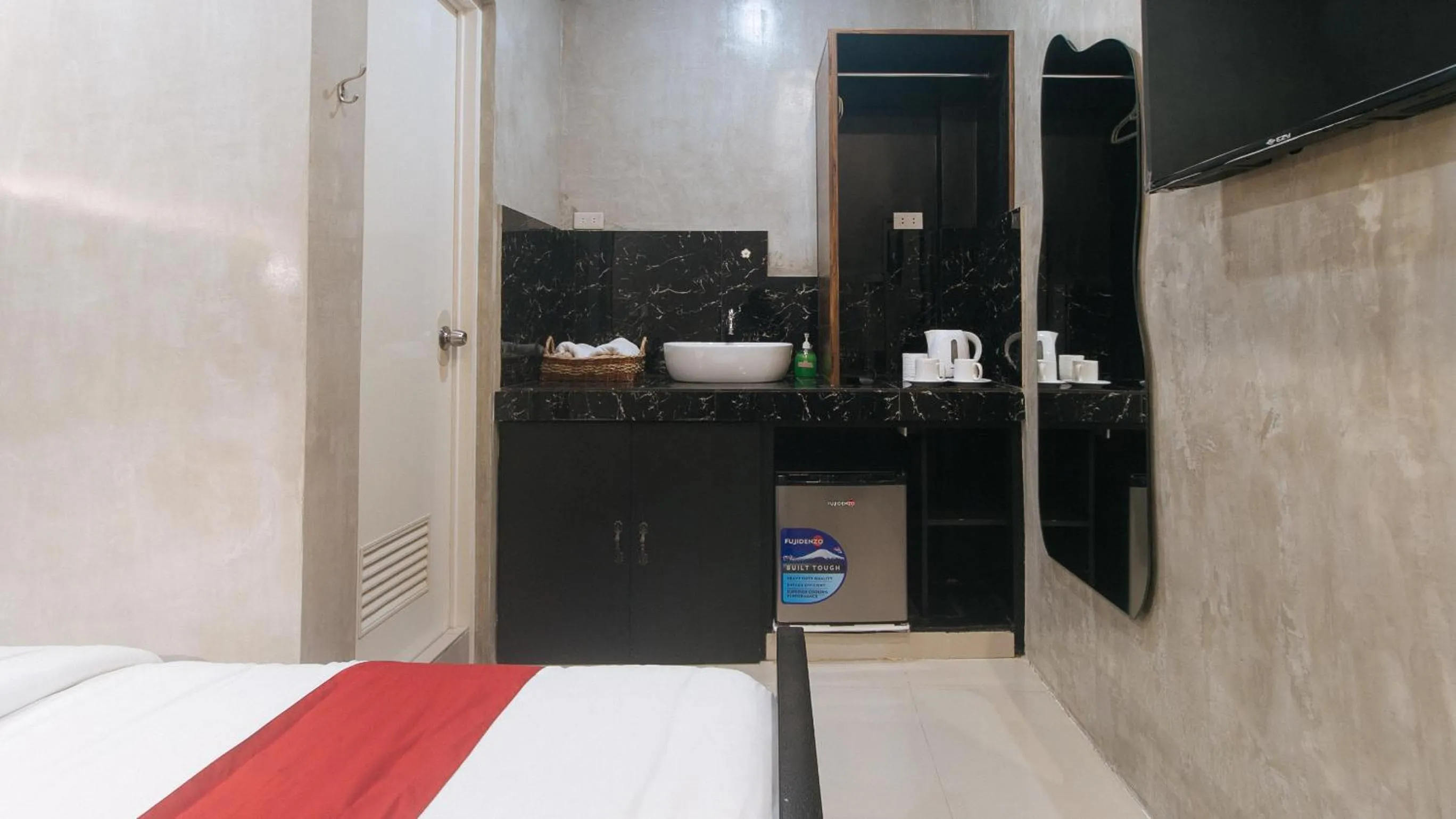 Bed in RedDoorz at MBB Room NAIA 2