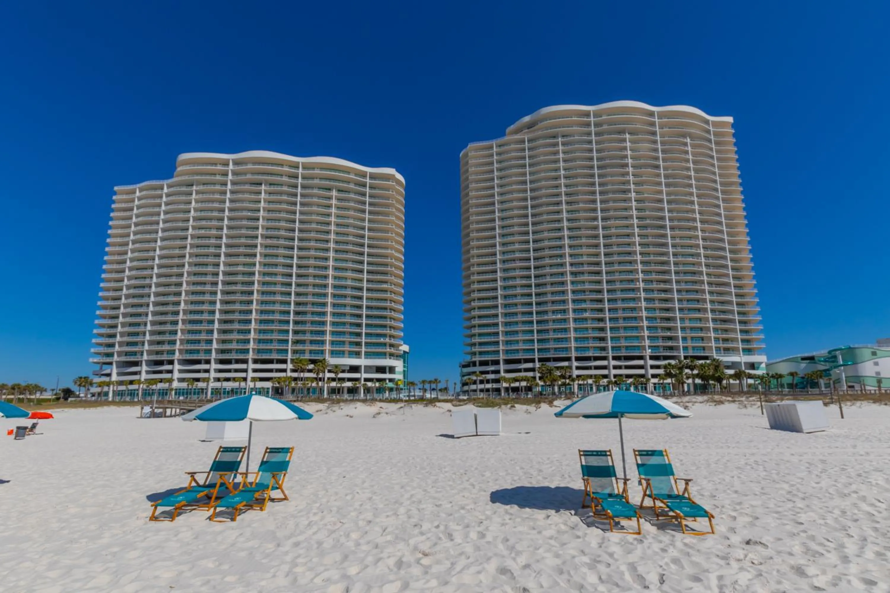 Property building in Turquoise 1908C