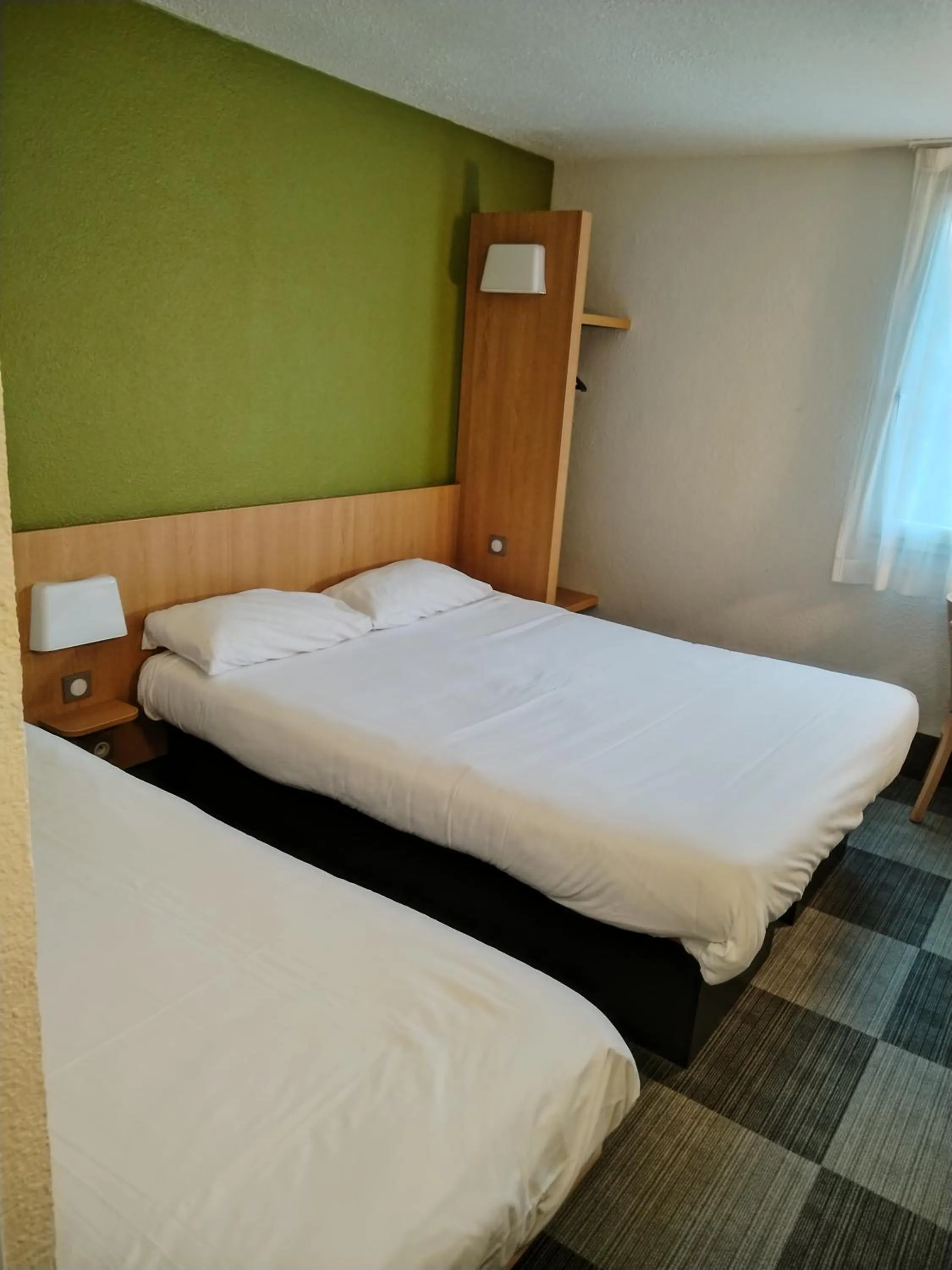 Coffee/tea facilities, Bed in Hotel Inn Design Montluçon