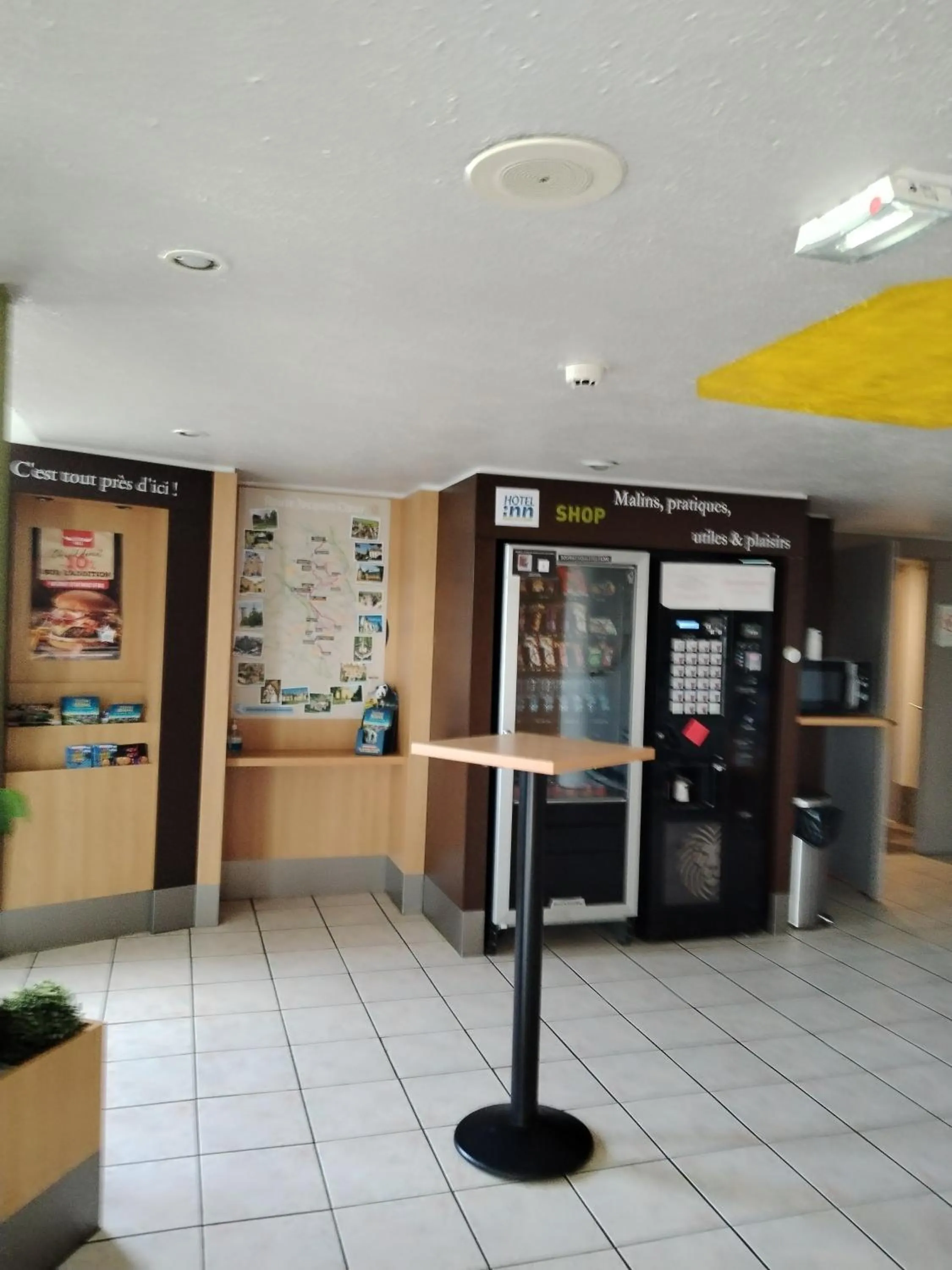 Coffee/tea facilities in Hotel Inn Design Montluçon