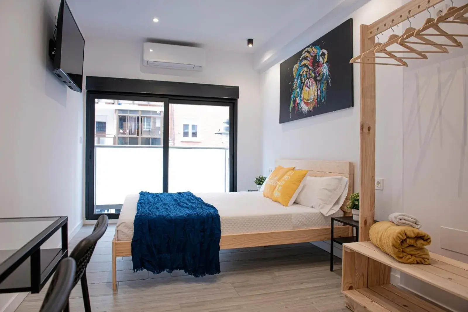 Double Room with Private Bathroom in Bilbao ROOMS & KITCHEN Zorroza Double Room with Private Bathroom in Bilbao ROOMS & KITCHEN Zorroza