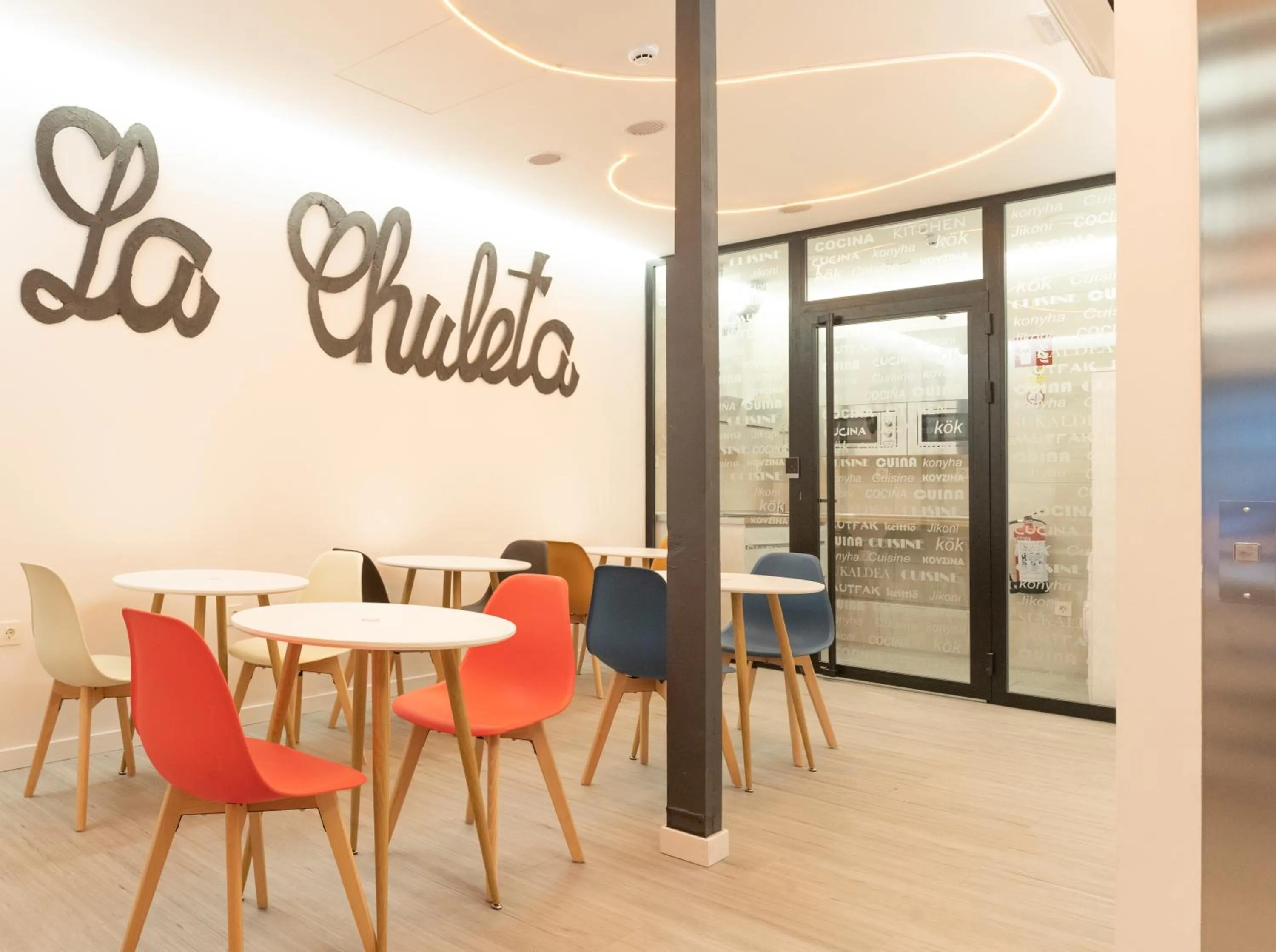 Seating area in Bilbao ROOMS & KITCHEN Zorroza