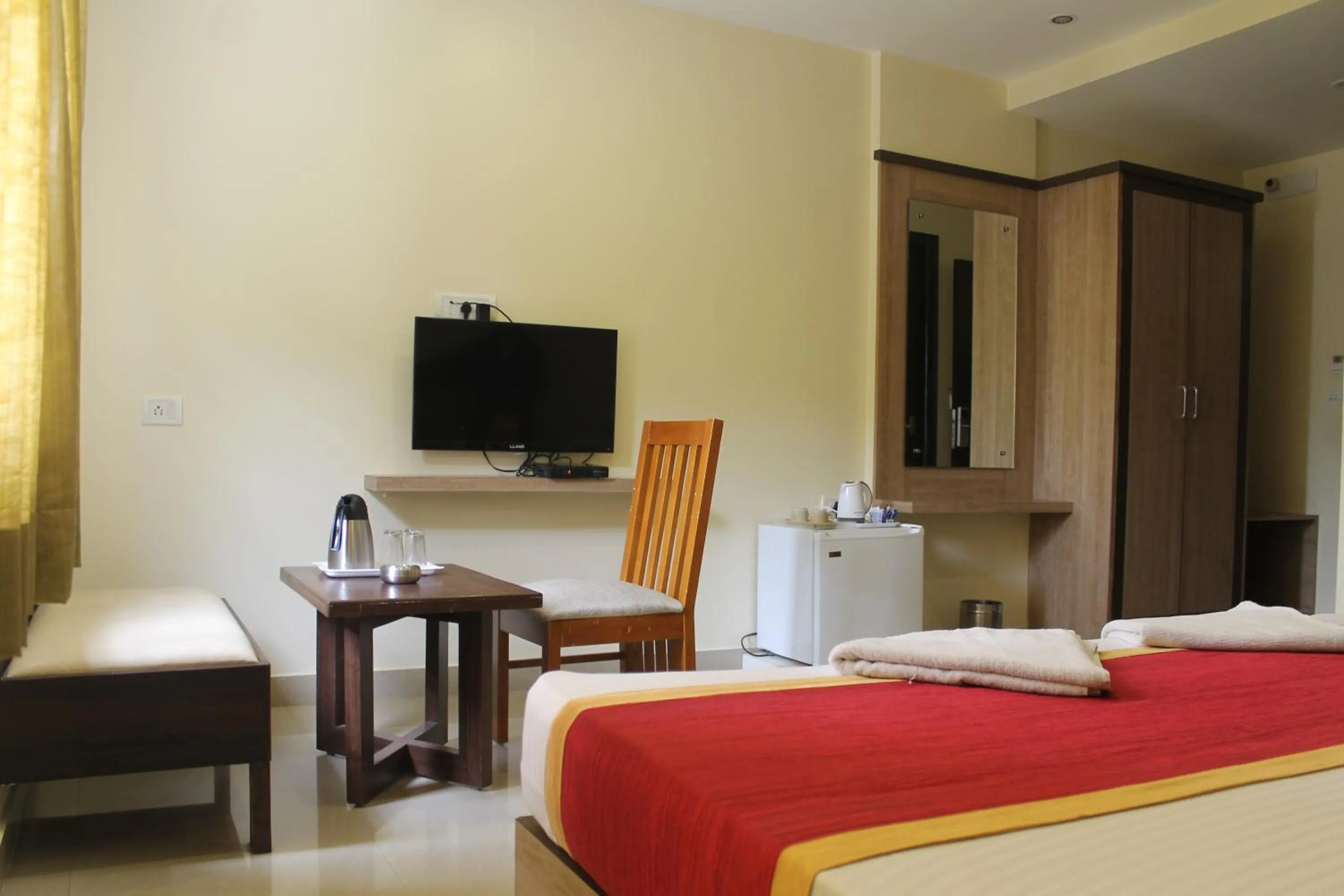 TV and multimedia, Bed in HOTEL GREEN TREES