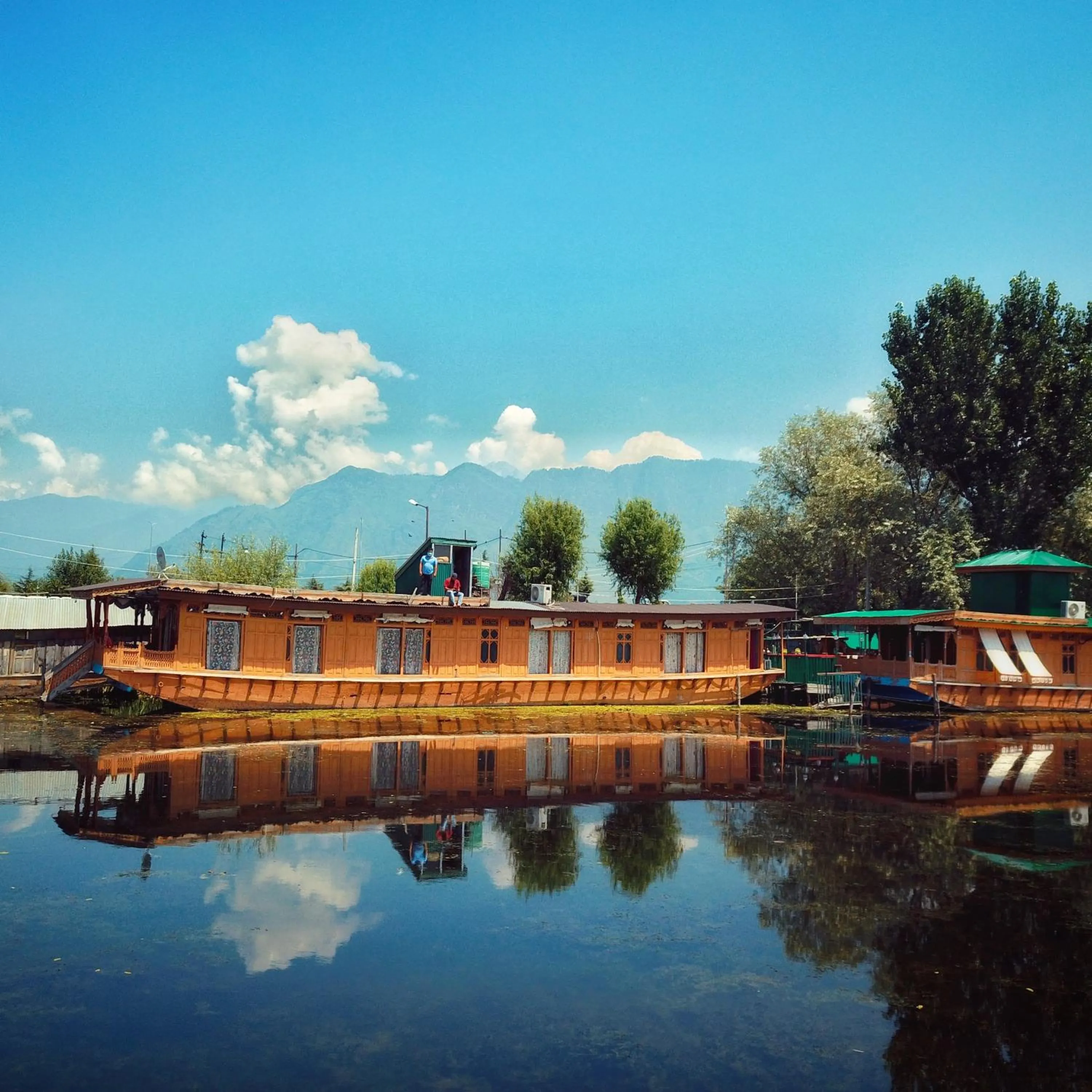 Property building in Dilshad Houseboats