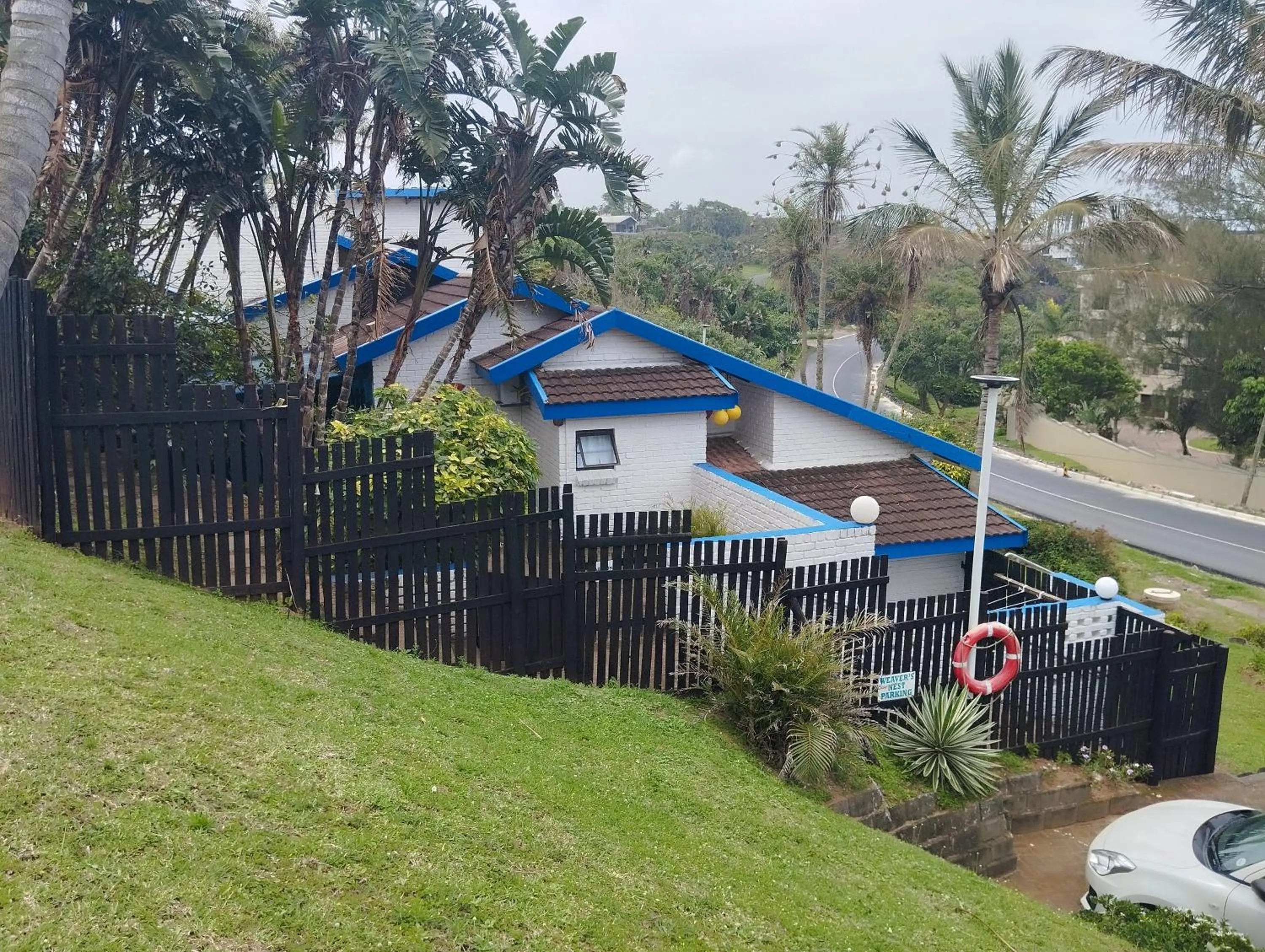 Property building in Boathouse Bed and Biscuit - Upper Deck