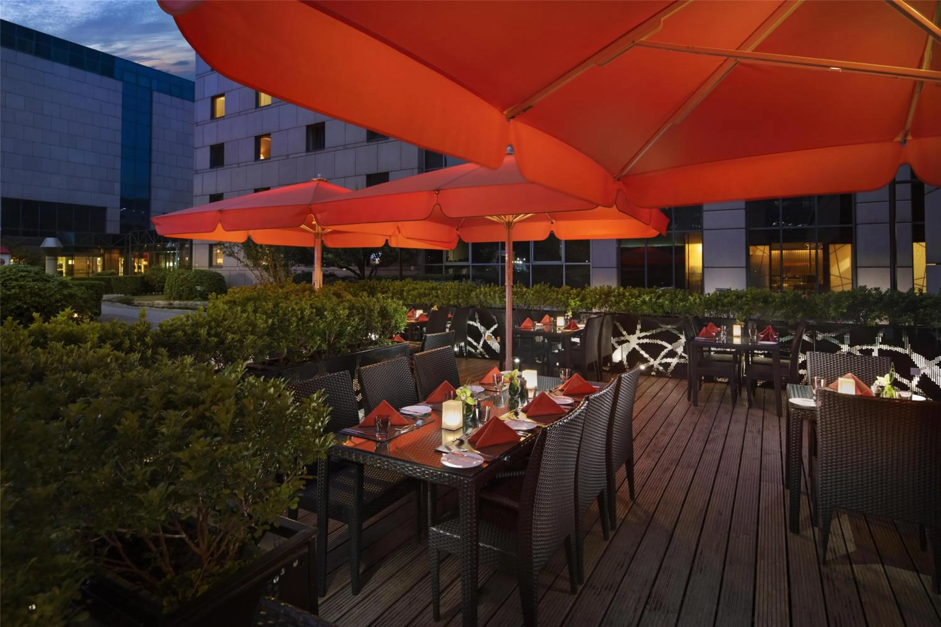 Restaurant/places to eat in Kempinski Hotel Beijing Yansha Center