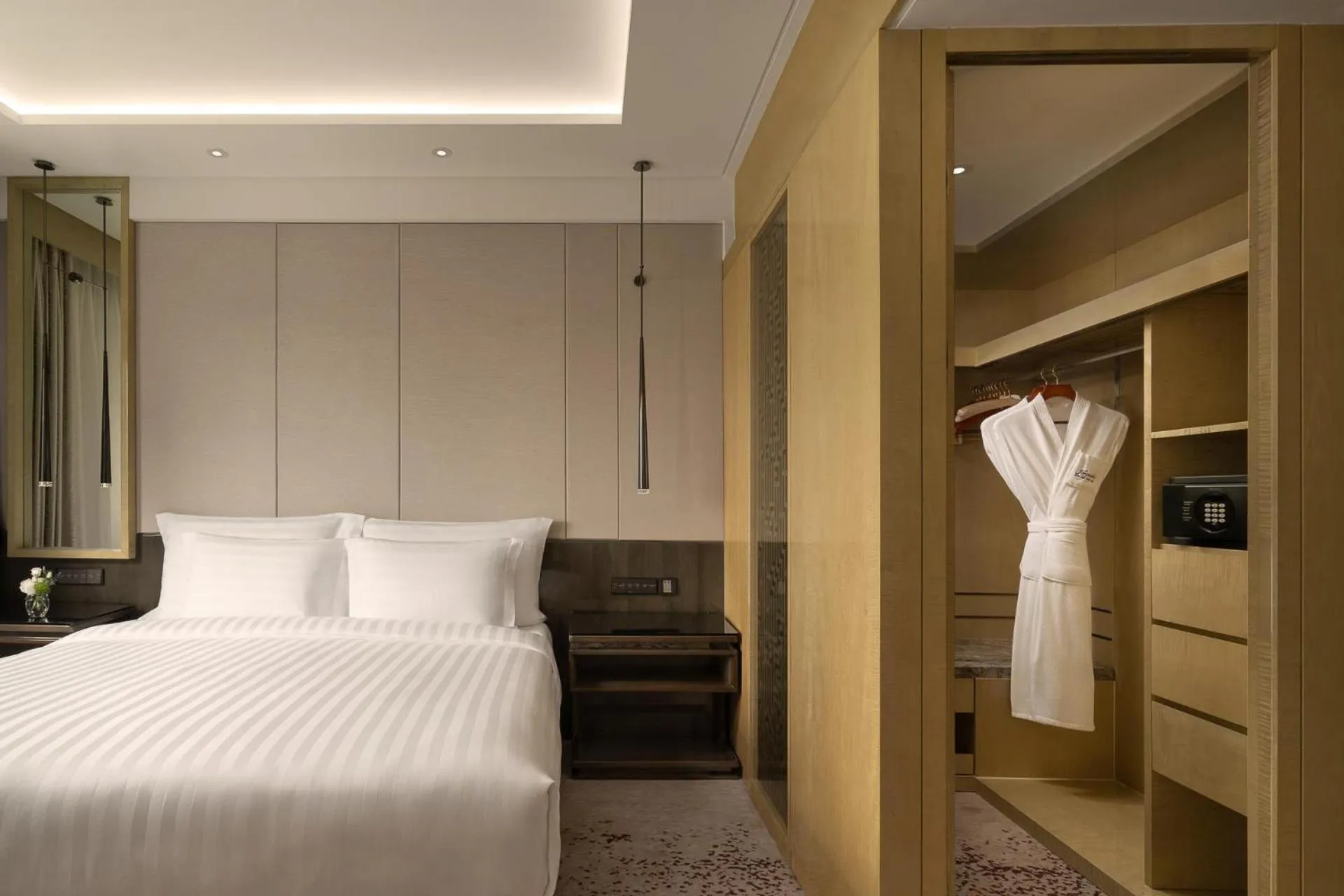 Bedroom, Bed in Kempinski Hotel Beijing Yansha Center