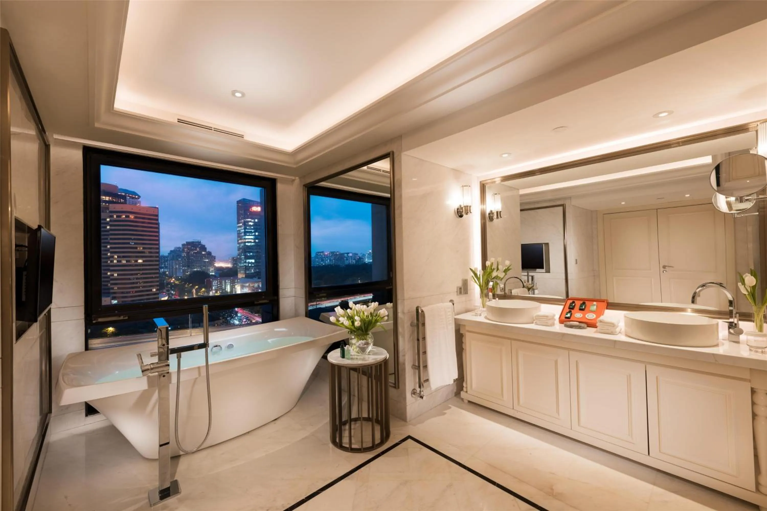 Bathroom in Kempinski Hotel Beijing Yansha Center