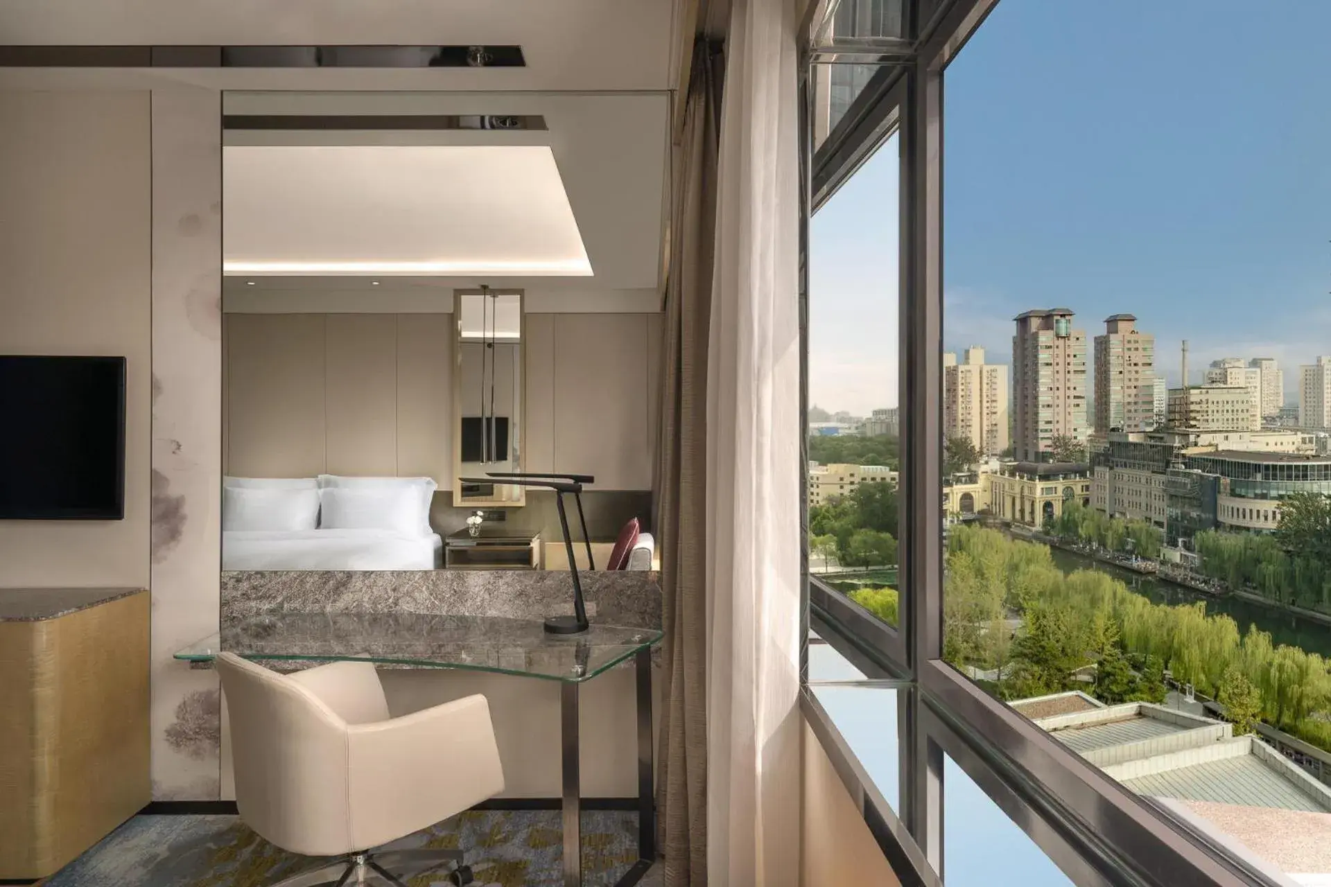 Deluxe River View Room King in Kempinski Hotel Beijing Yansha Center Deluxe River View Room King in Kempinski Hotel Beijing Yansha Center