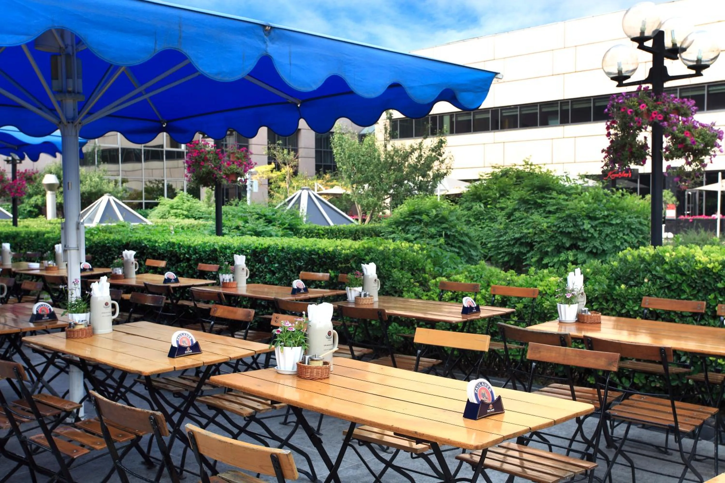 Restaurant/places to eat in Kempinski Hotel Beijing Yansha Center