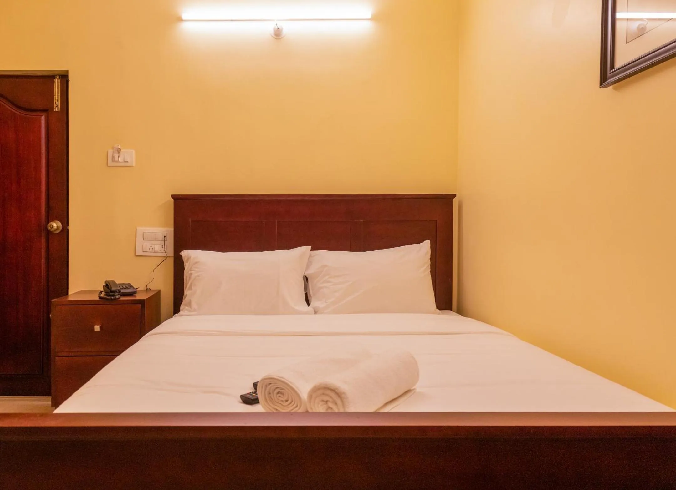 Bedroom, Bed in Aakash Rooms and Cottages,