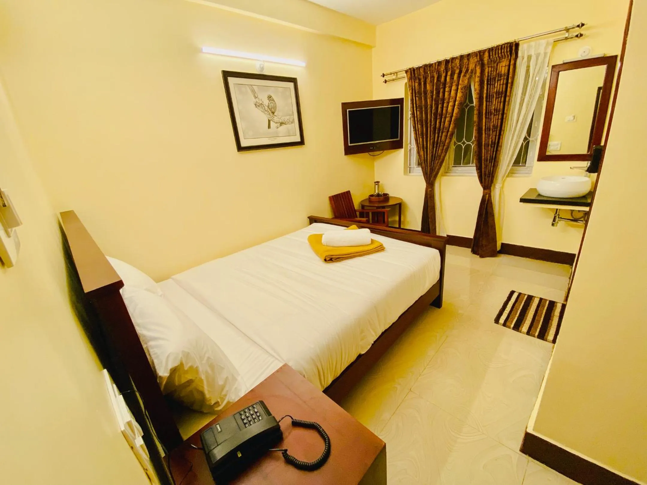 Bedroom, Bed in Aakash Rooms and Cottages,