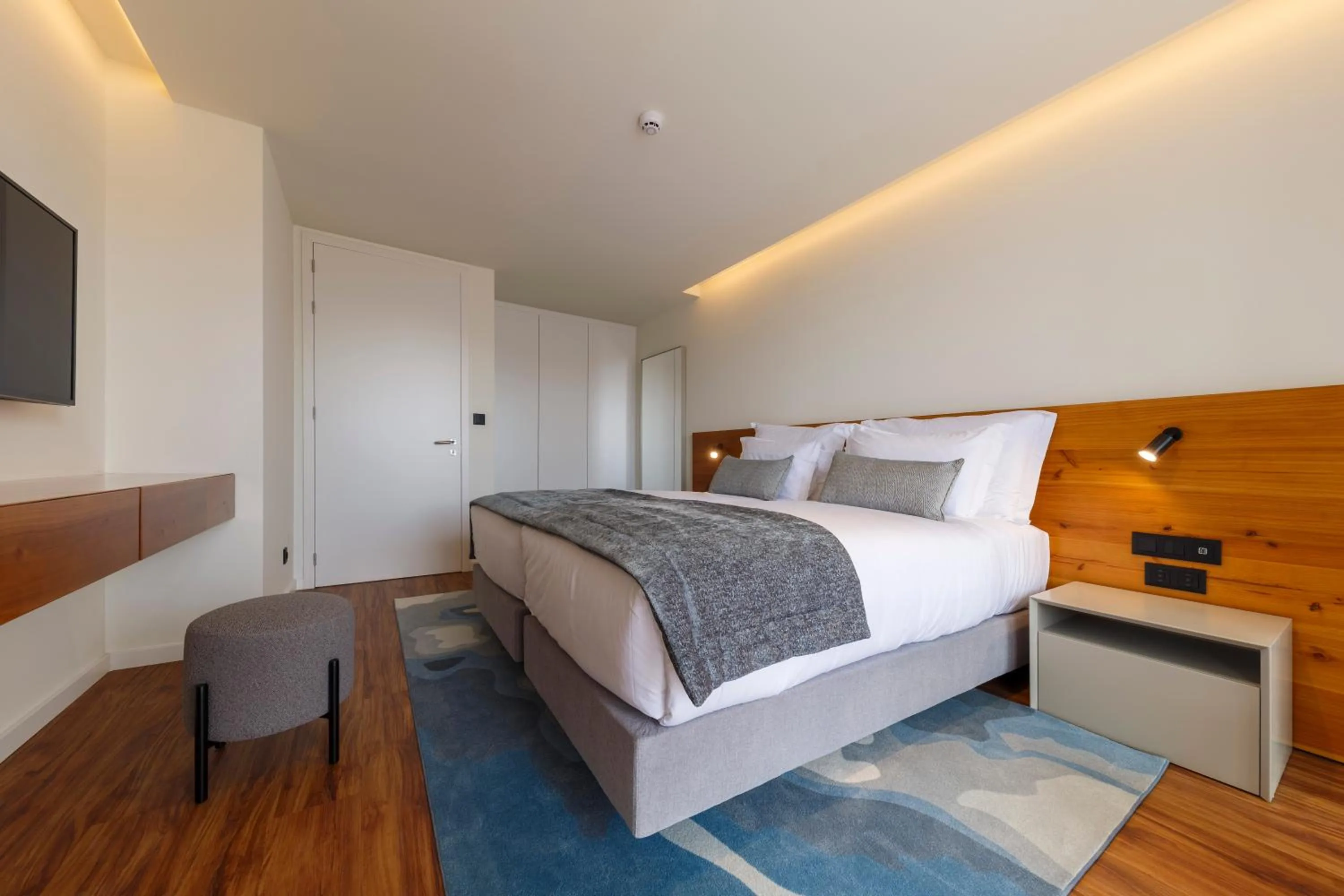 Bed in The Shipyard - Angra