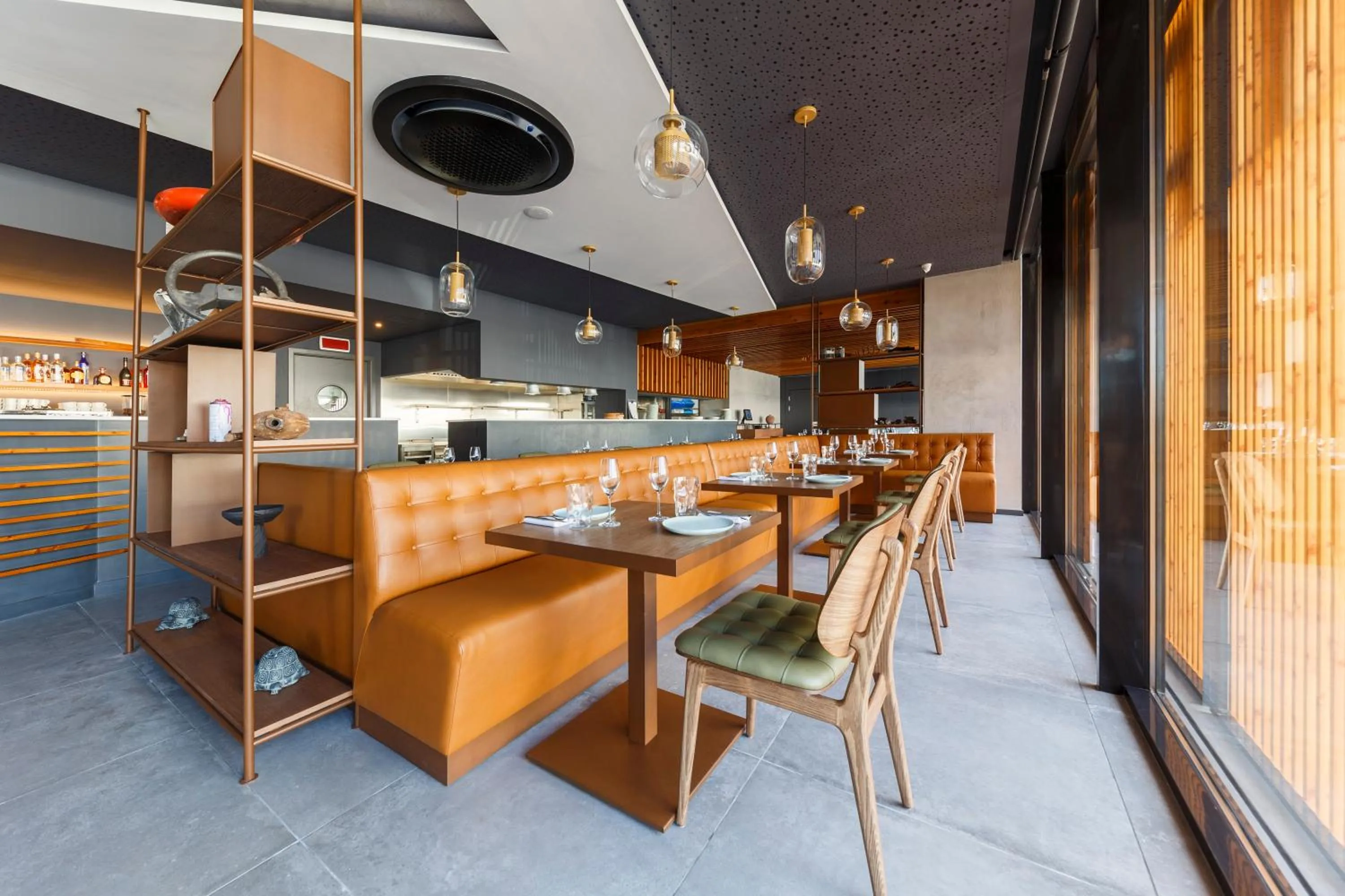 Restaurant/places to eat in The Shipyard - Angra