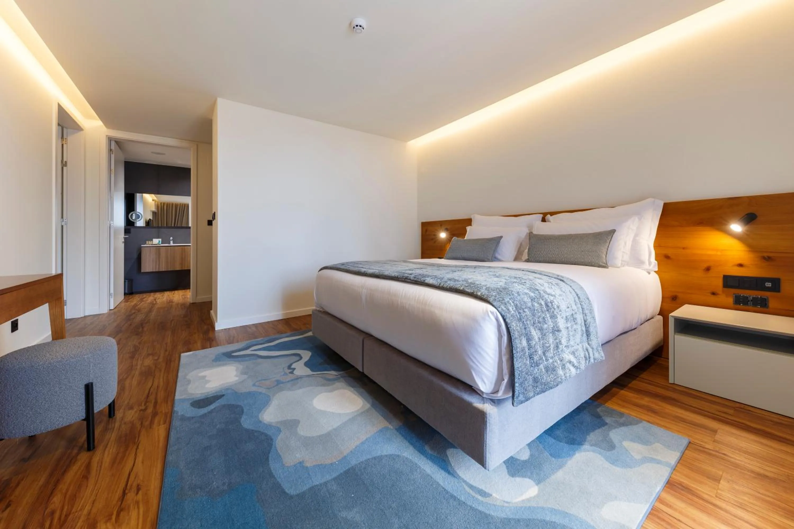 Bed in The Shipyard - Angra