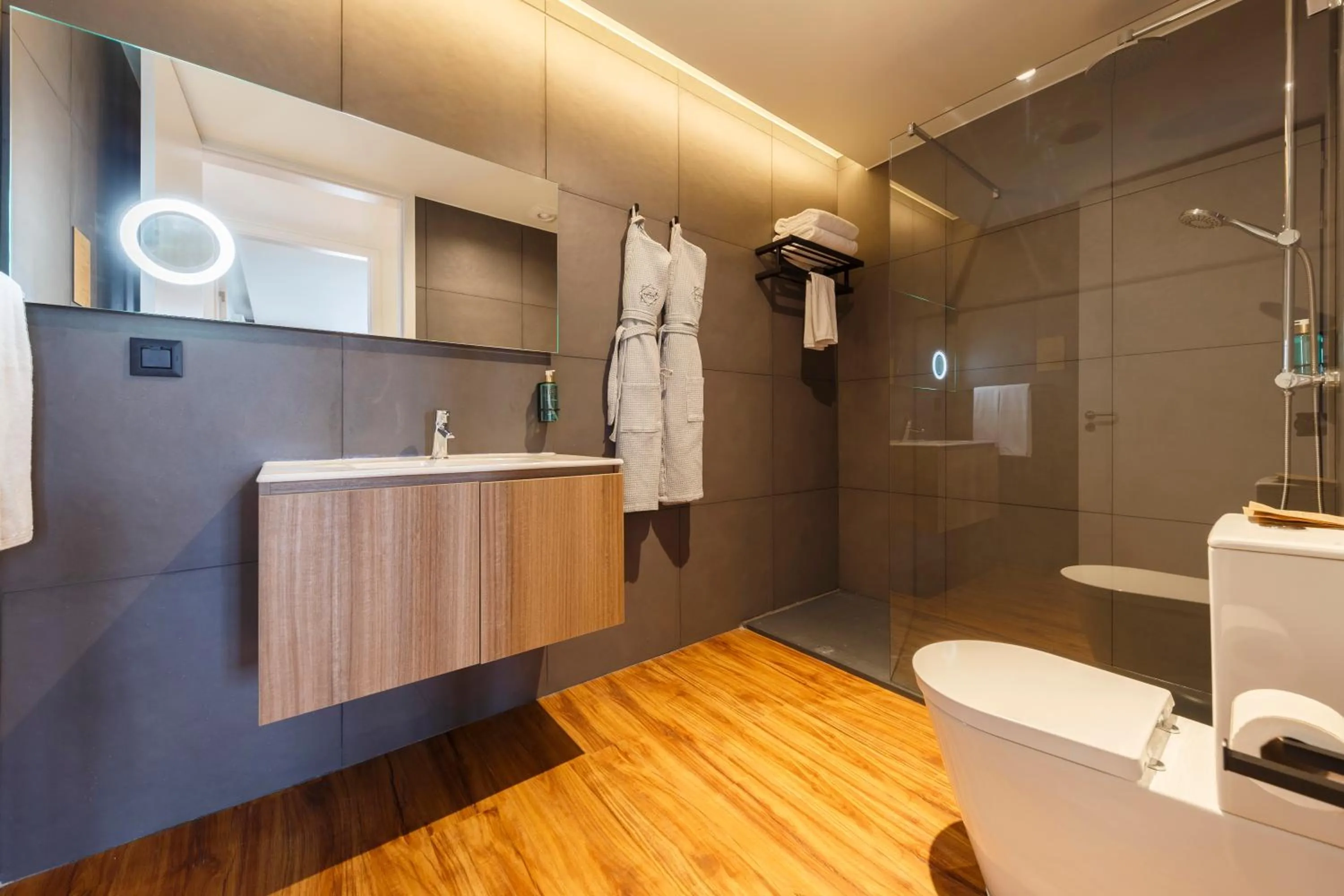 Bathroom in The Shipyard - Angra