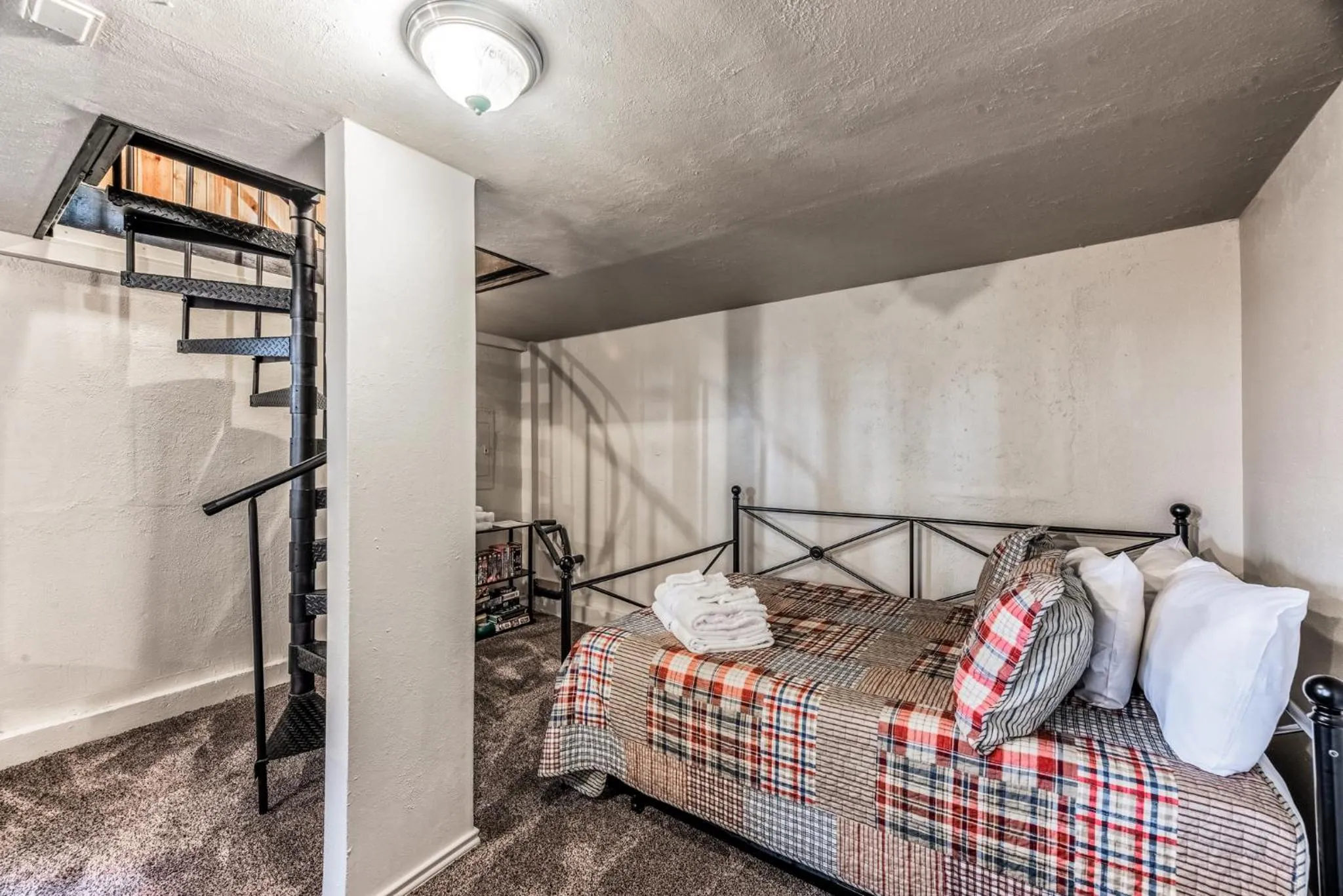 Property building, Bed in Four Cubs