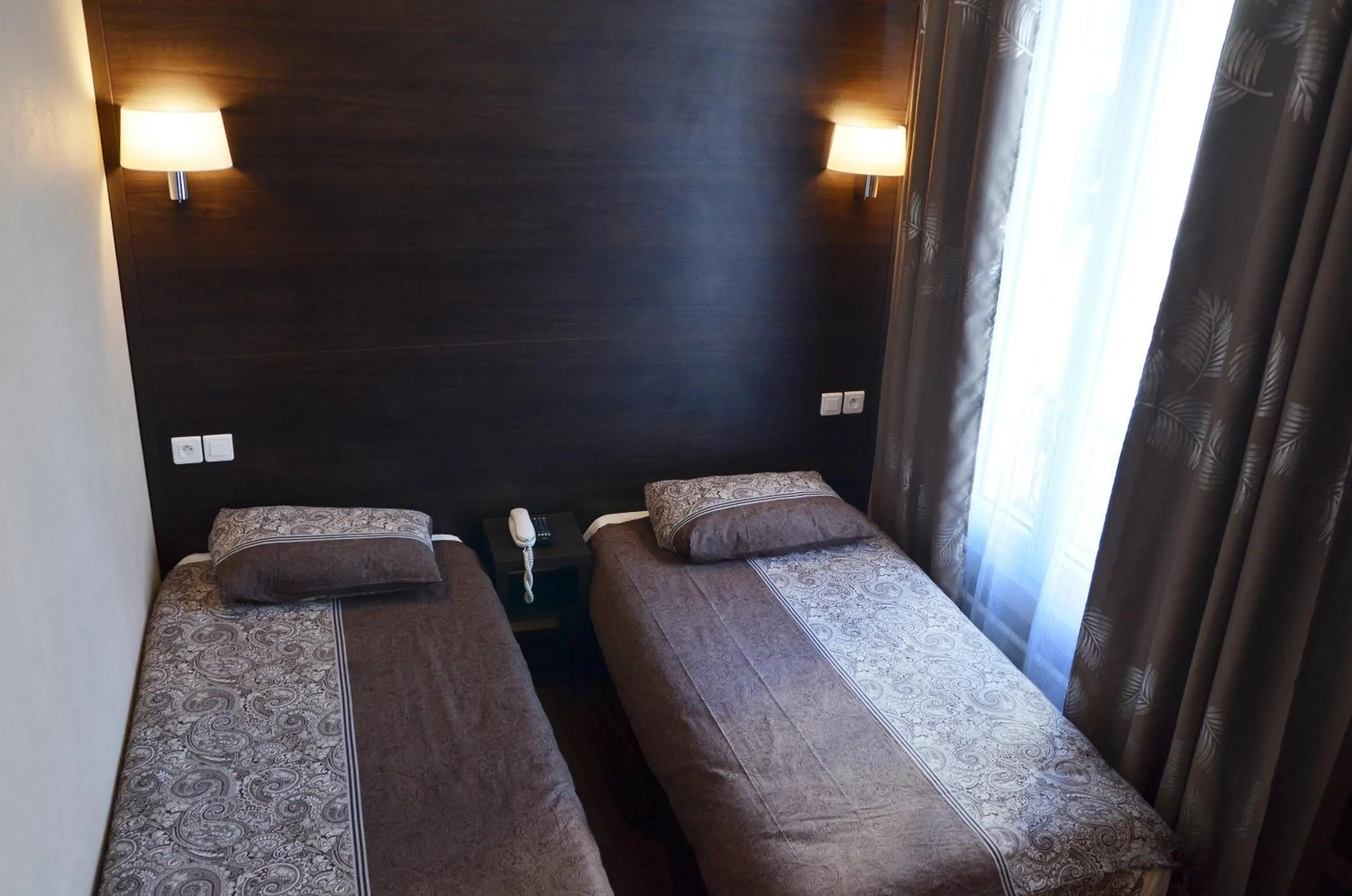 Photo of the whole room, Bed in Hôtel du Parc