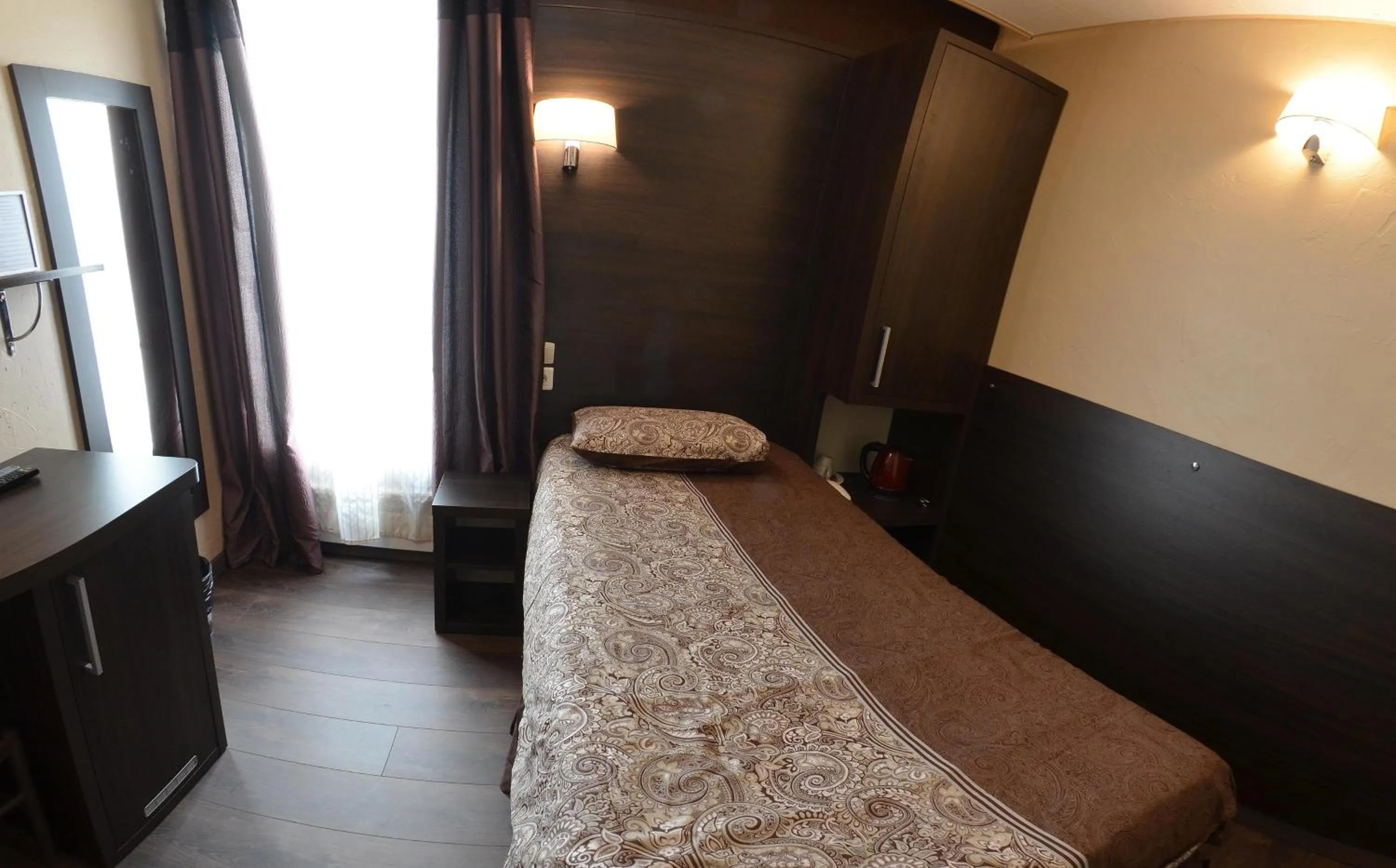 Bed in Hôtel du Parc