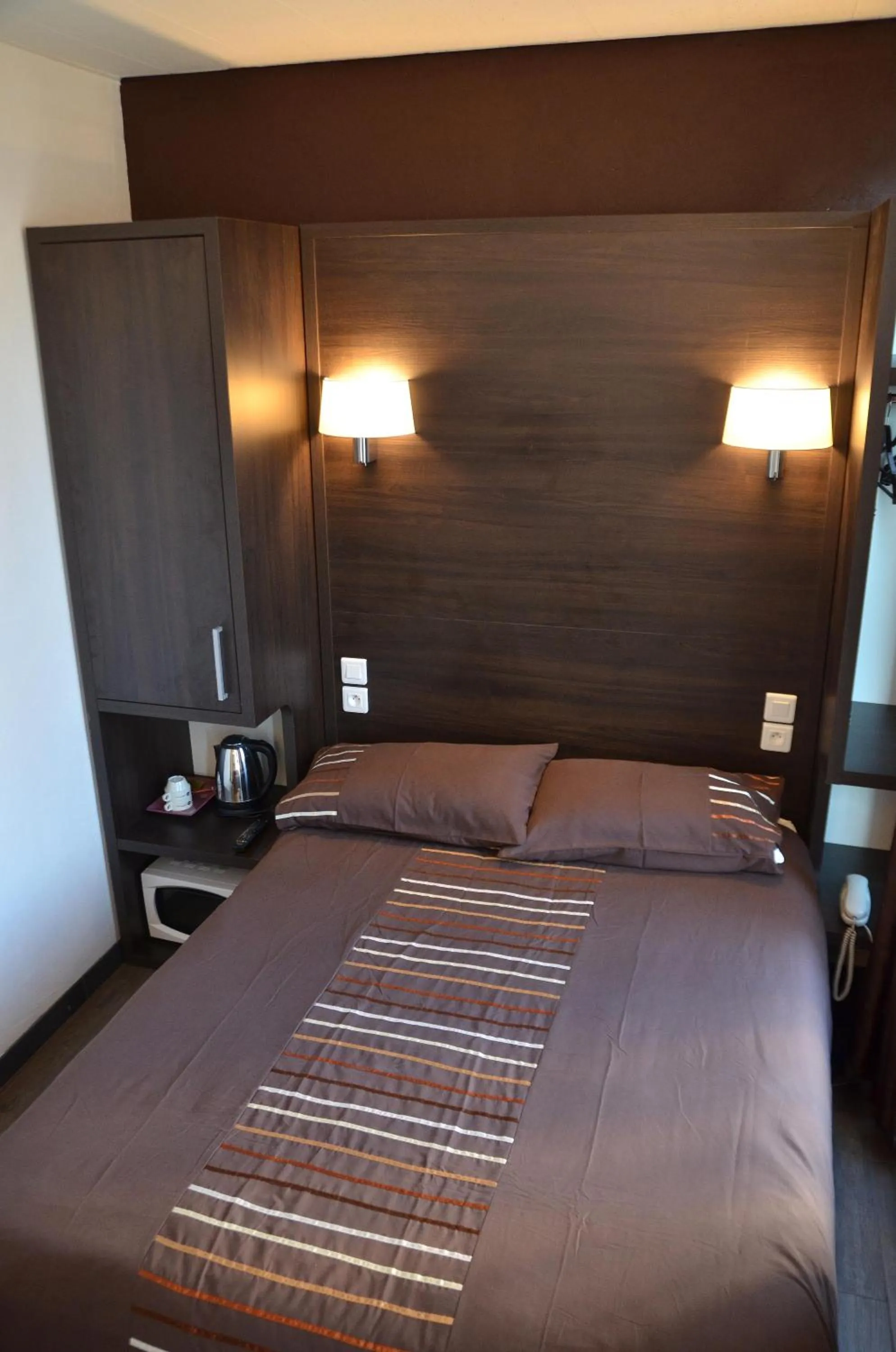 Bed in Hôtel du Parc