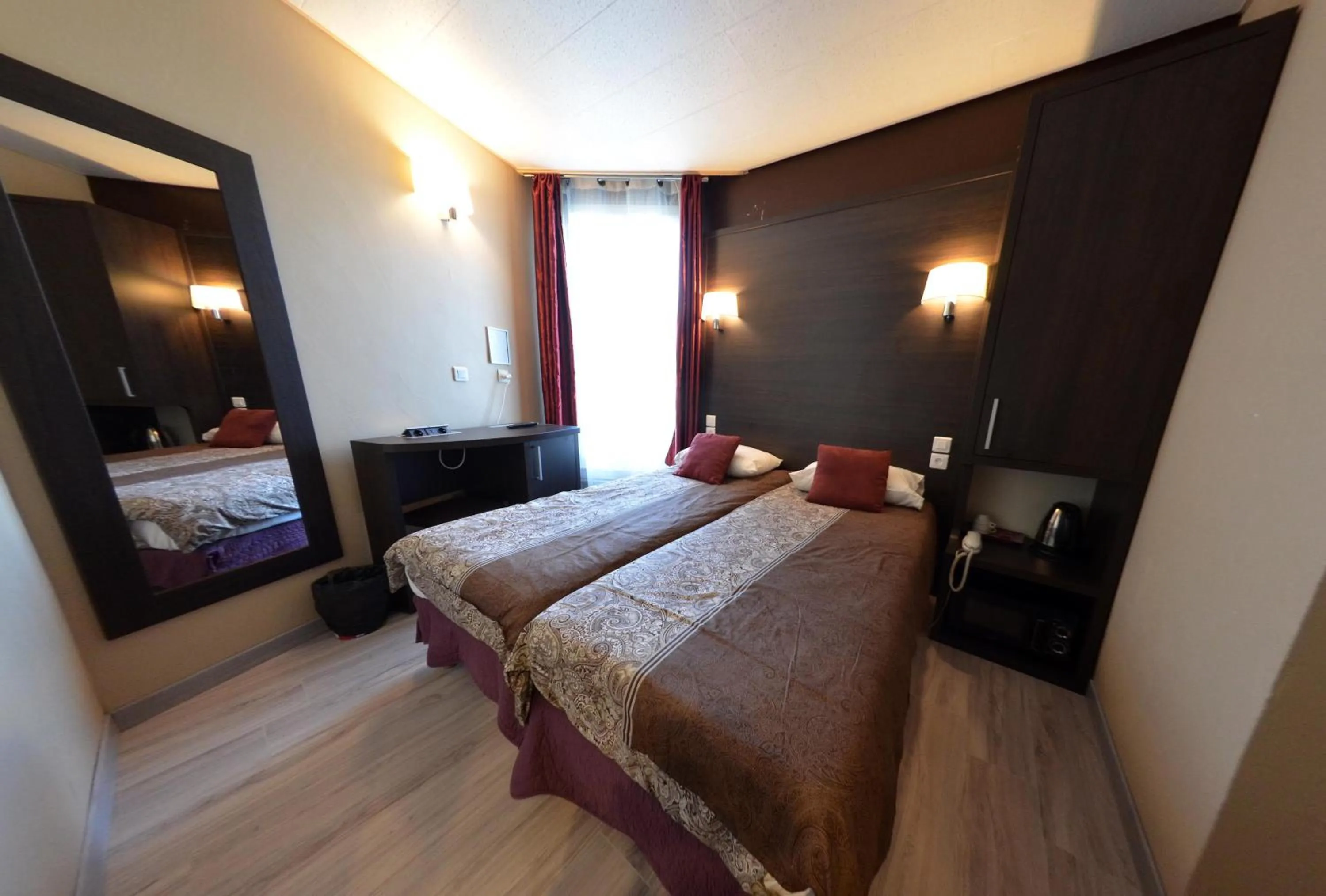 Bed in Hôtel du Parc