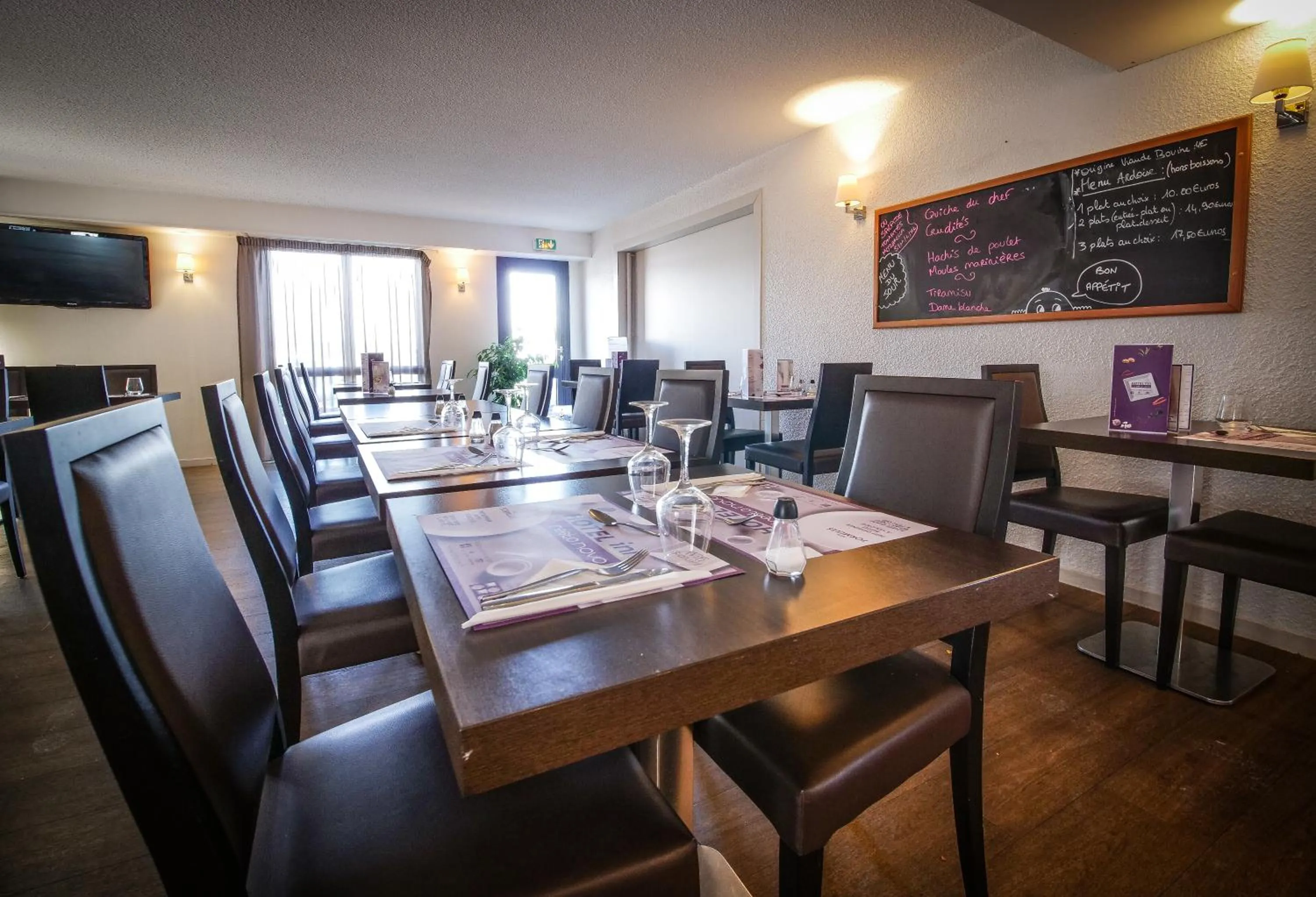 Restaurant/places to eat in Hôtel Inn Design Resto Novo Alençon