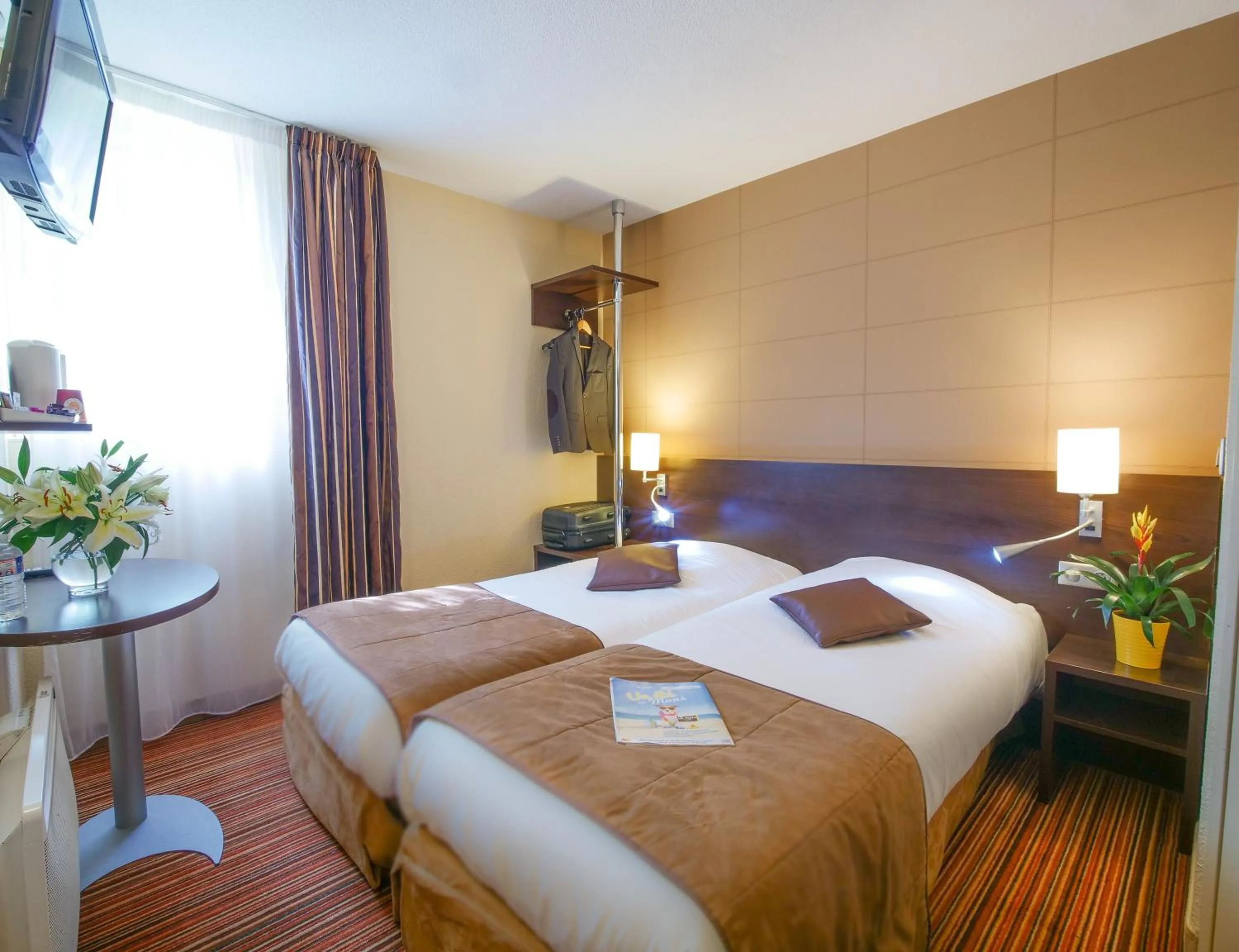 Bed in Hôtel Inn Design Resto Novo Alençon