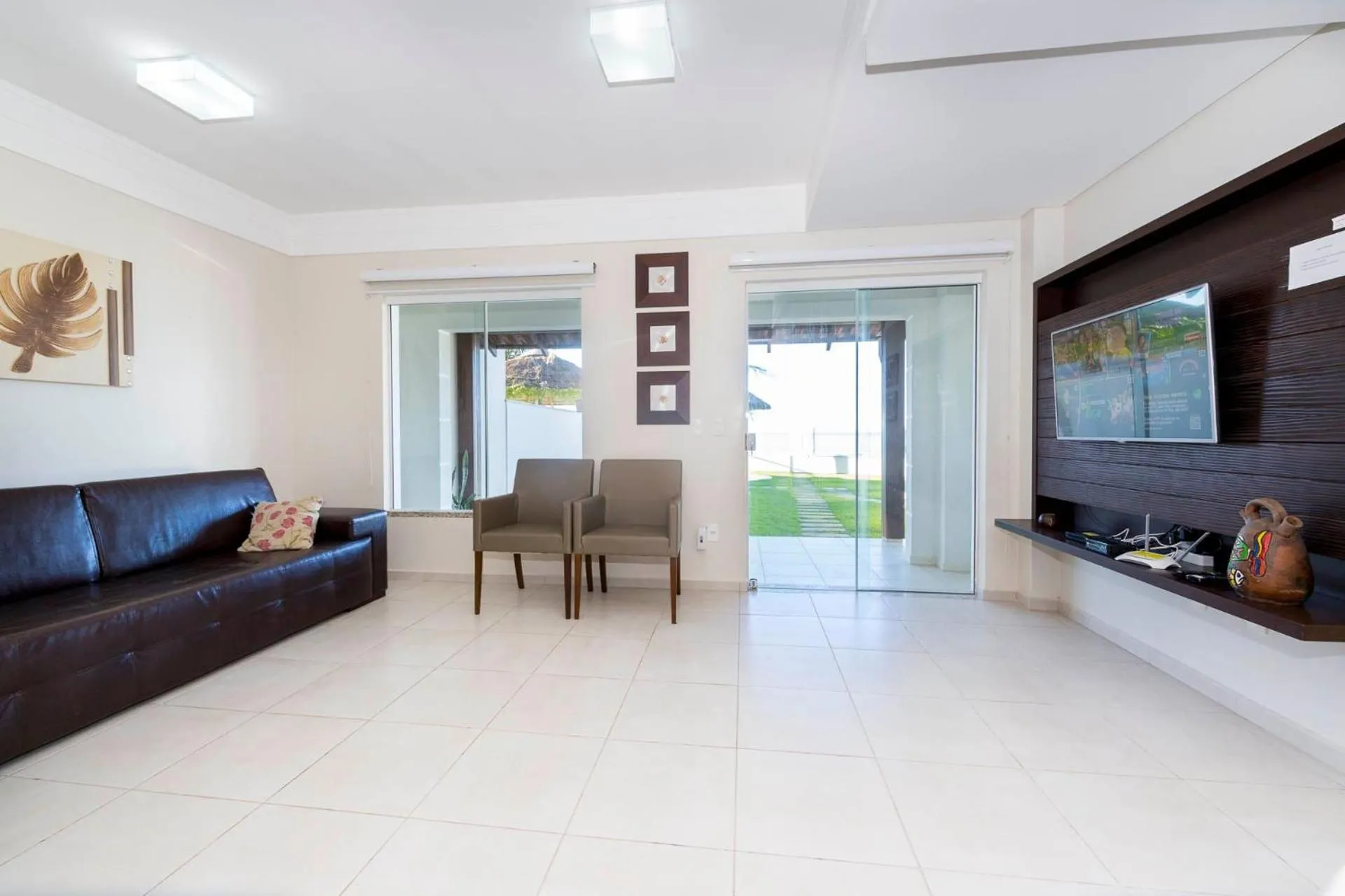 Living room in 066A - Fabulosa Casa Frente ao Mar para 08 pessoas na Praia de Bombinhas SC