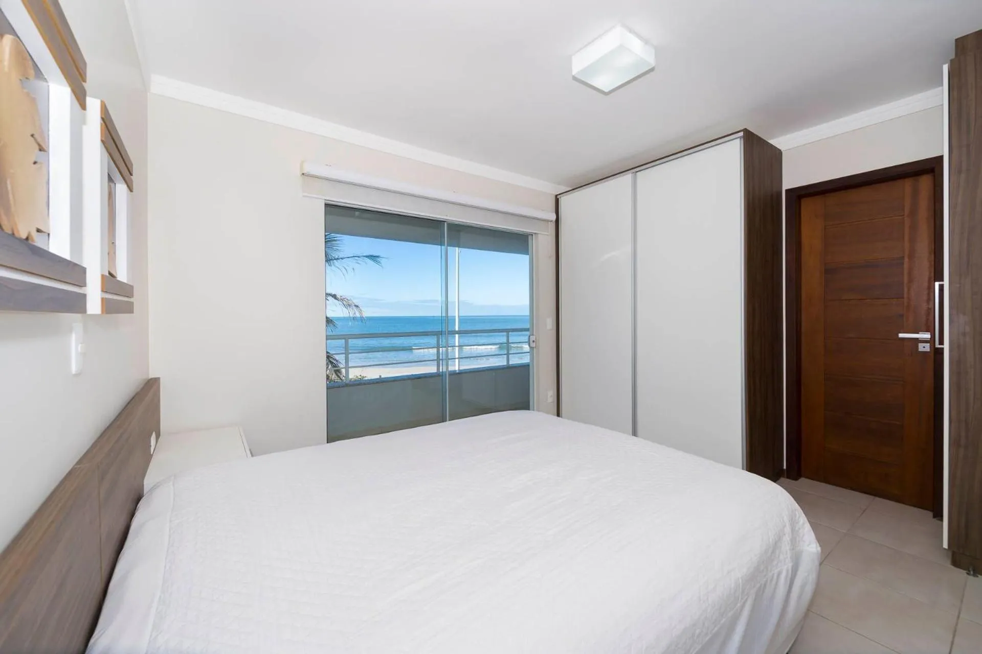 Sea view, Bed in 066A - Fabulosa Casa Frente ao Mar para 08 pessoas na Praia de Bombinhas SC