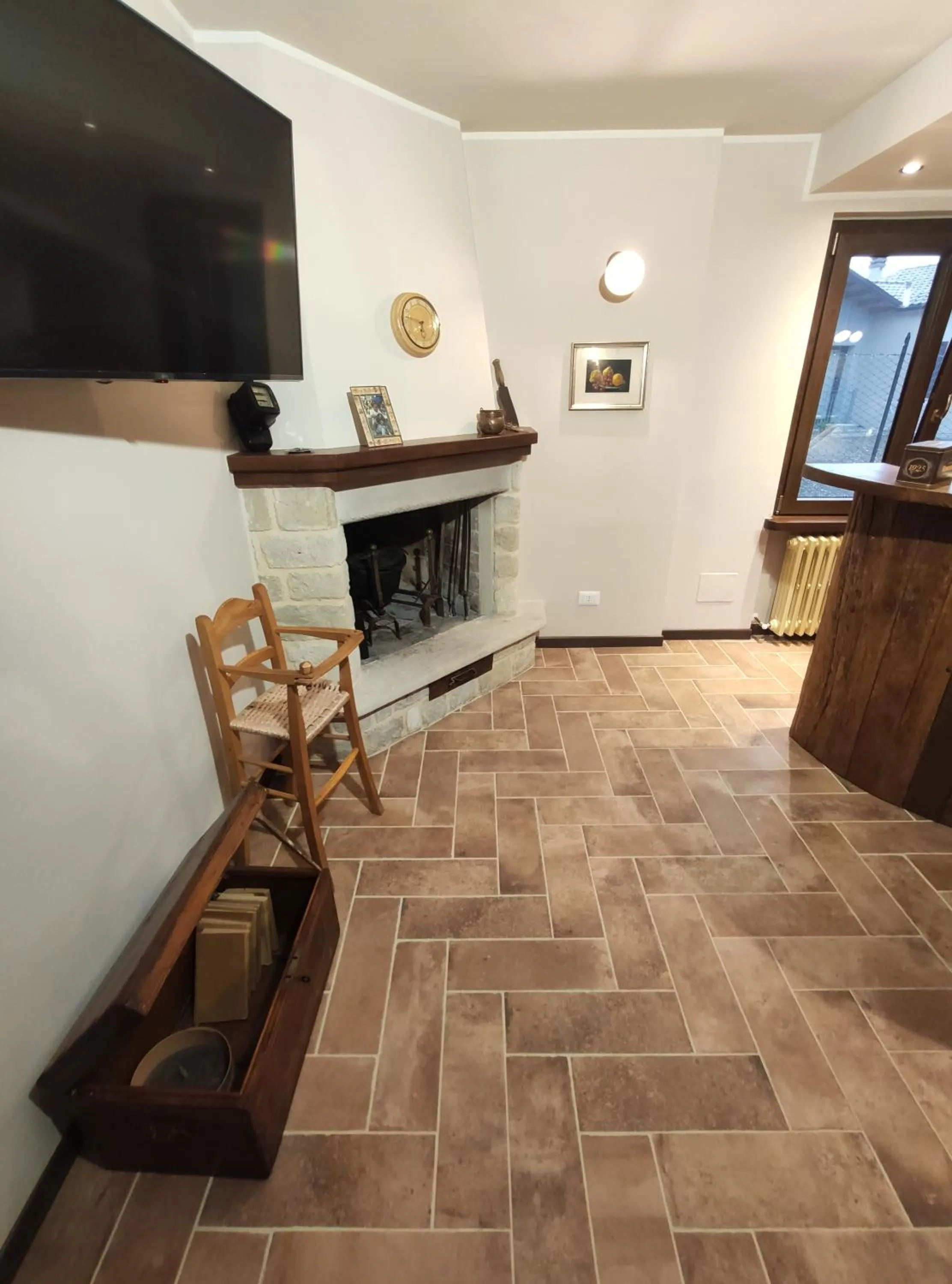 Communal lounge/ TV room in B&B il Fienile