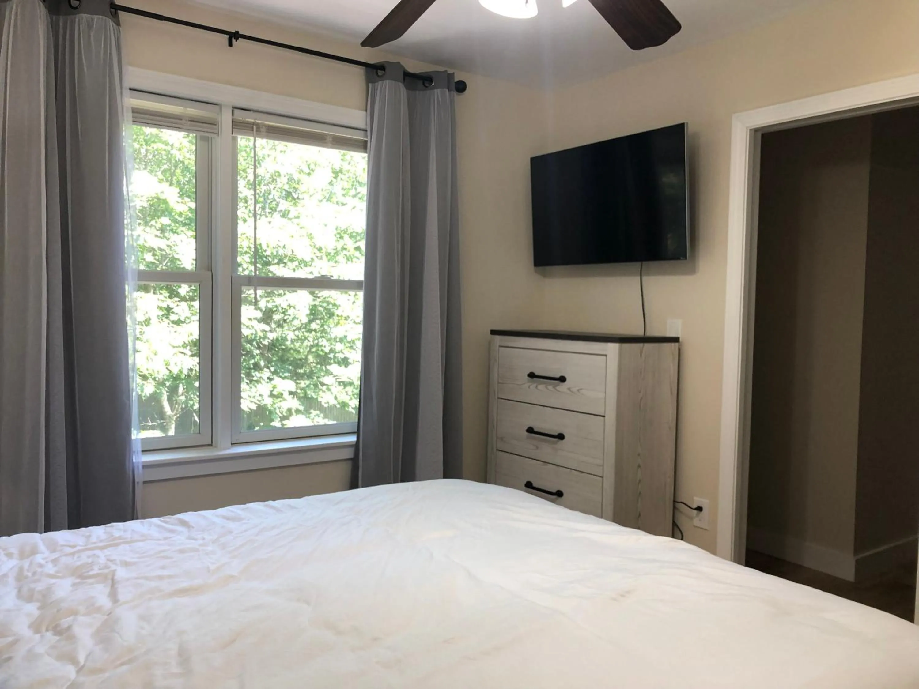 Bedroom, Bed in The Mighty Oaks Retreat,modern house Bar Harbor Acadia MDI
