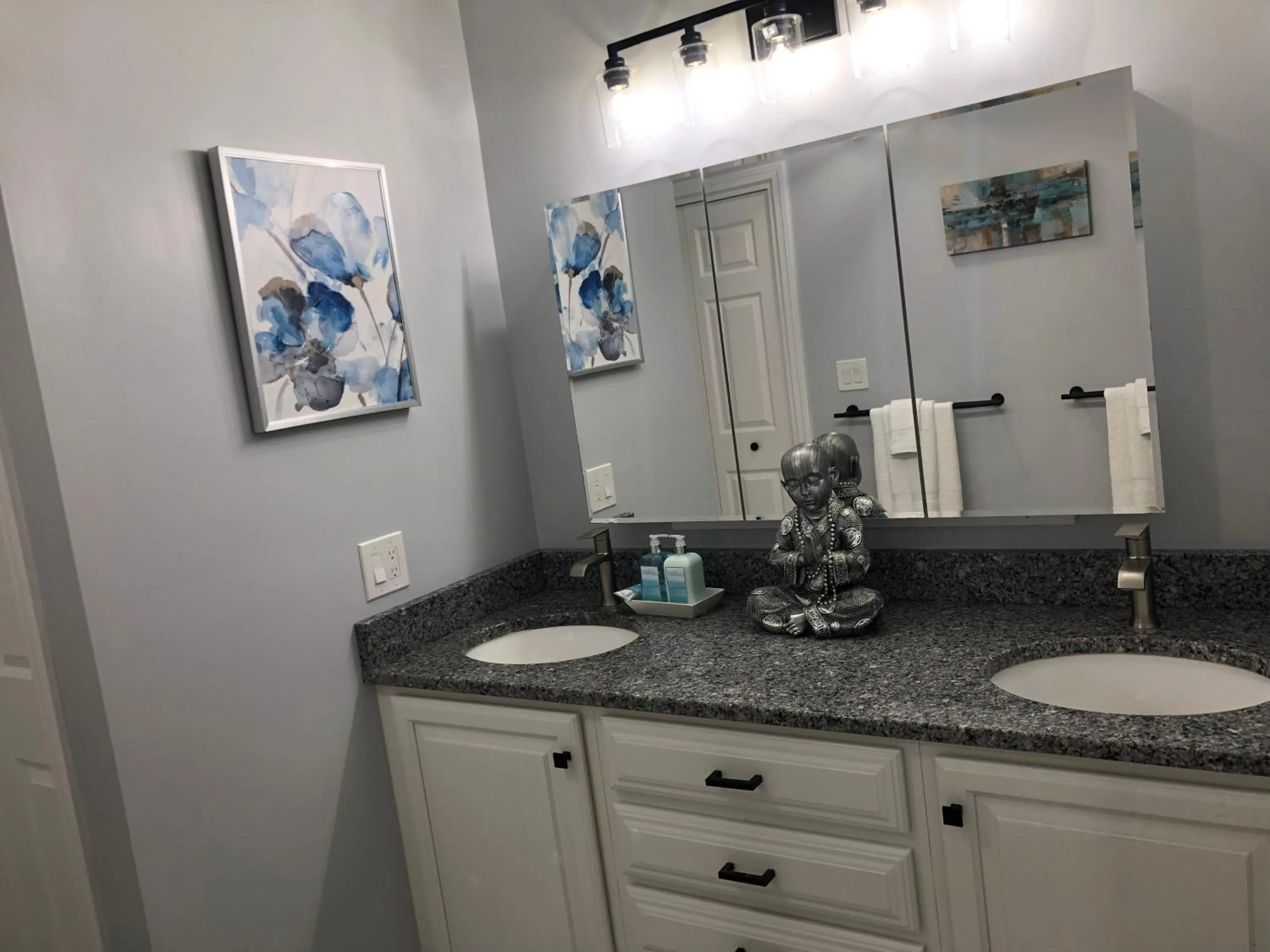 Bathroom in The Mighty Oaks Retreat,modern house Bar Harbor Acadia MDI