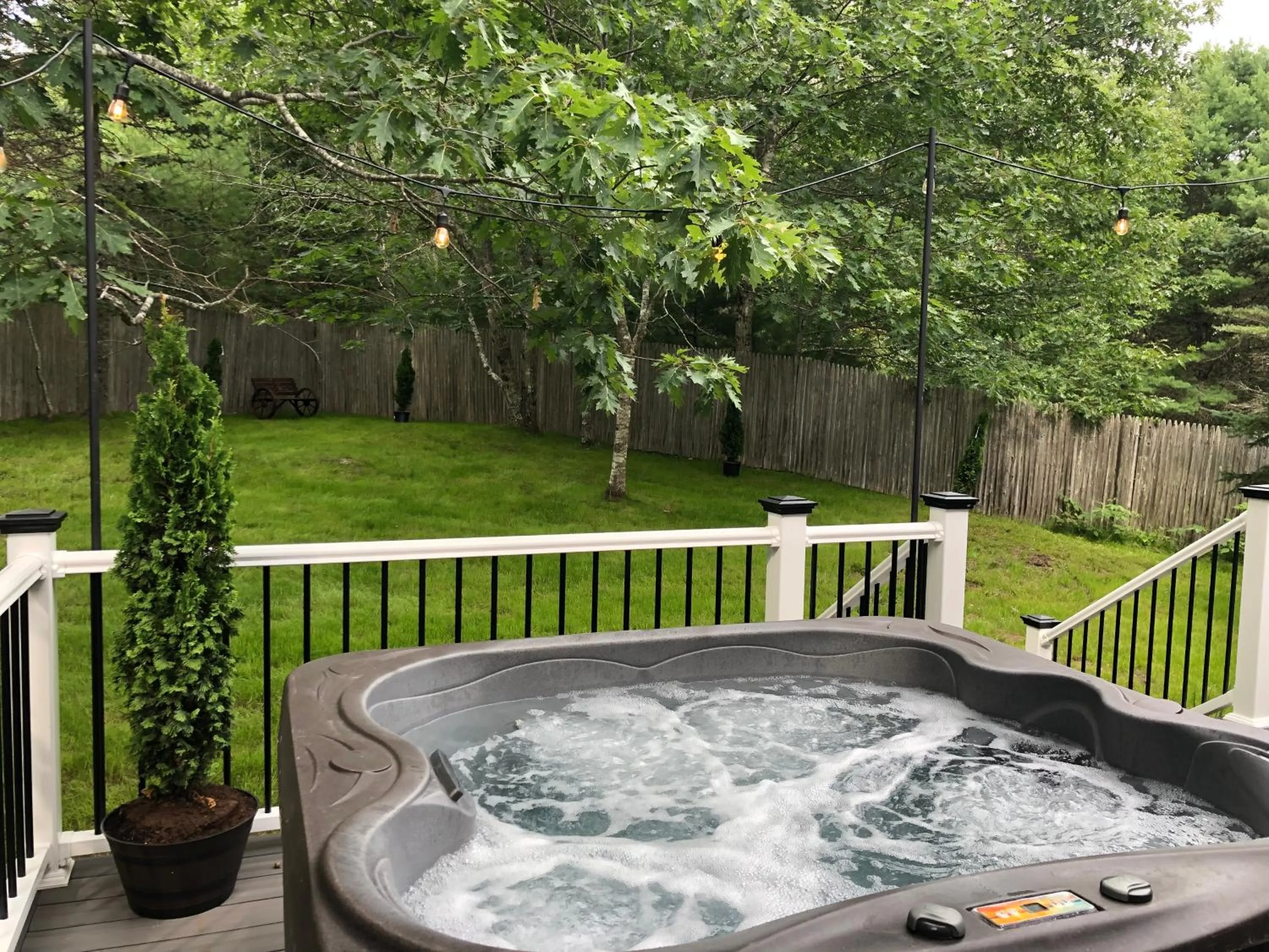 Hot Tub in The Mighty Oaks Retreat,modern house Bar Harbor Acadia MDI
