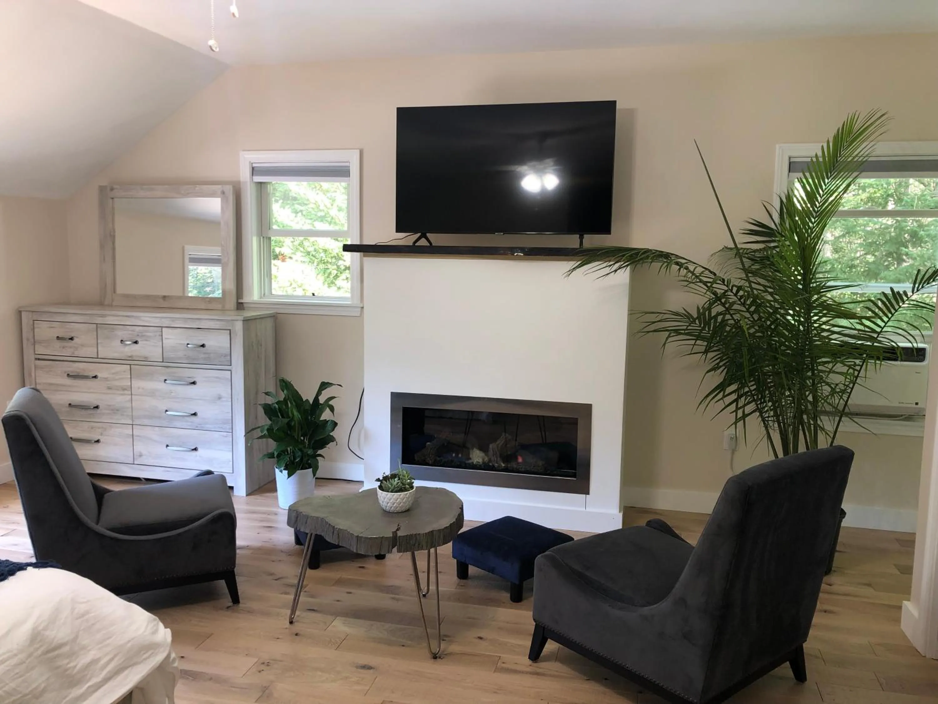 Seating area in The Mighty Oaks Retreat,modern house Bar Harbor Acadia MDI