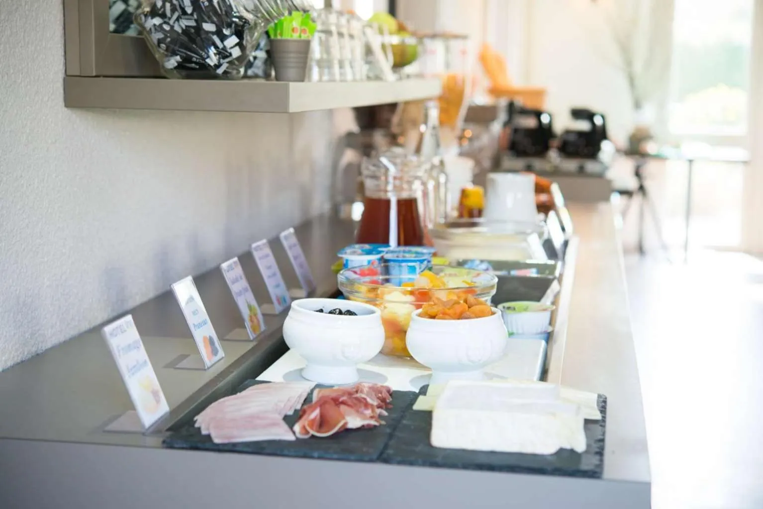 Breakfast in Brit Hotel Essentiel de Granville