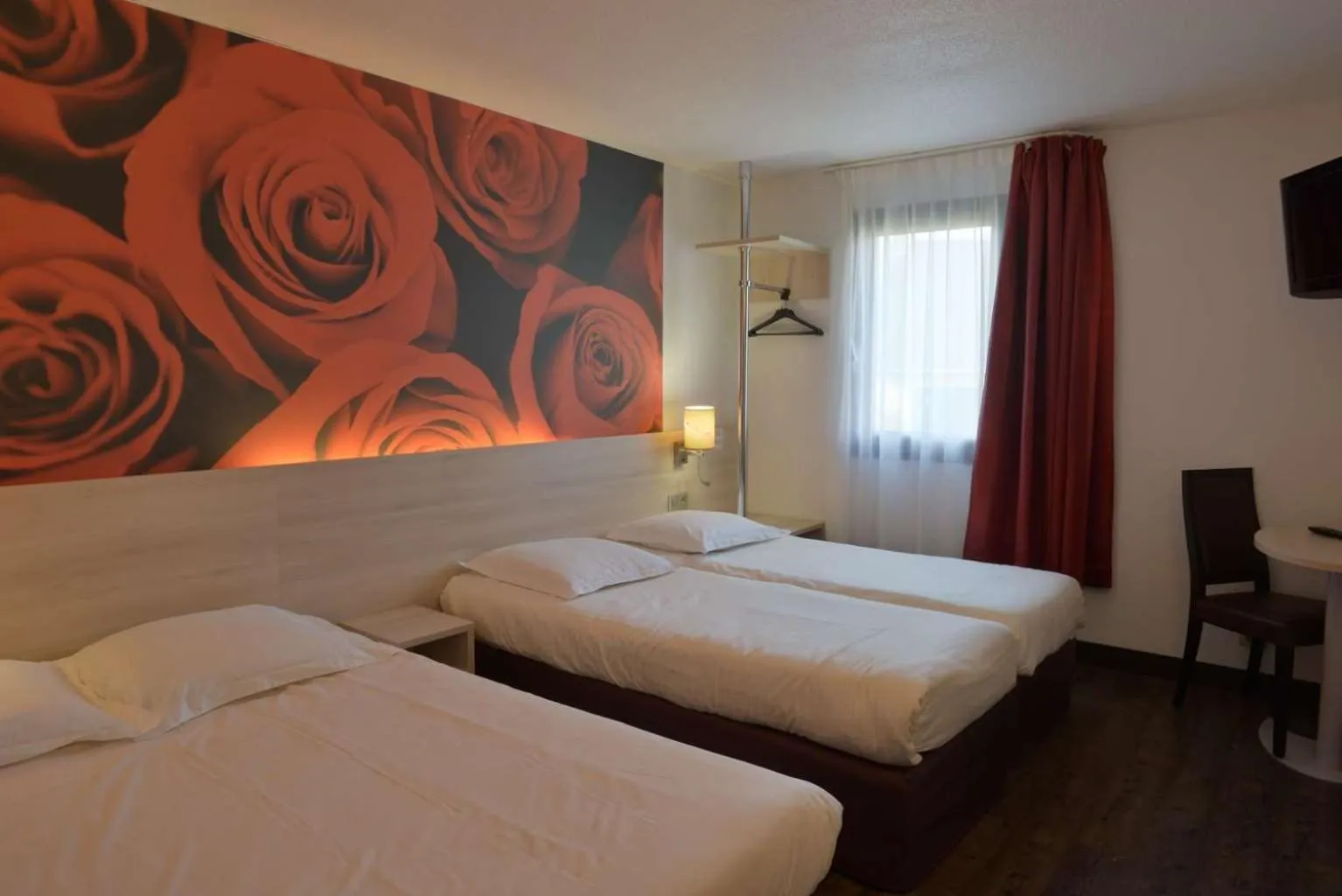 Bedroom, Bed in Brit Hotel Essentiel de Granville